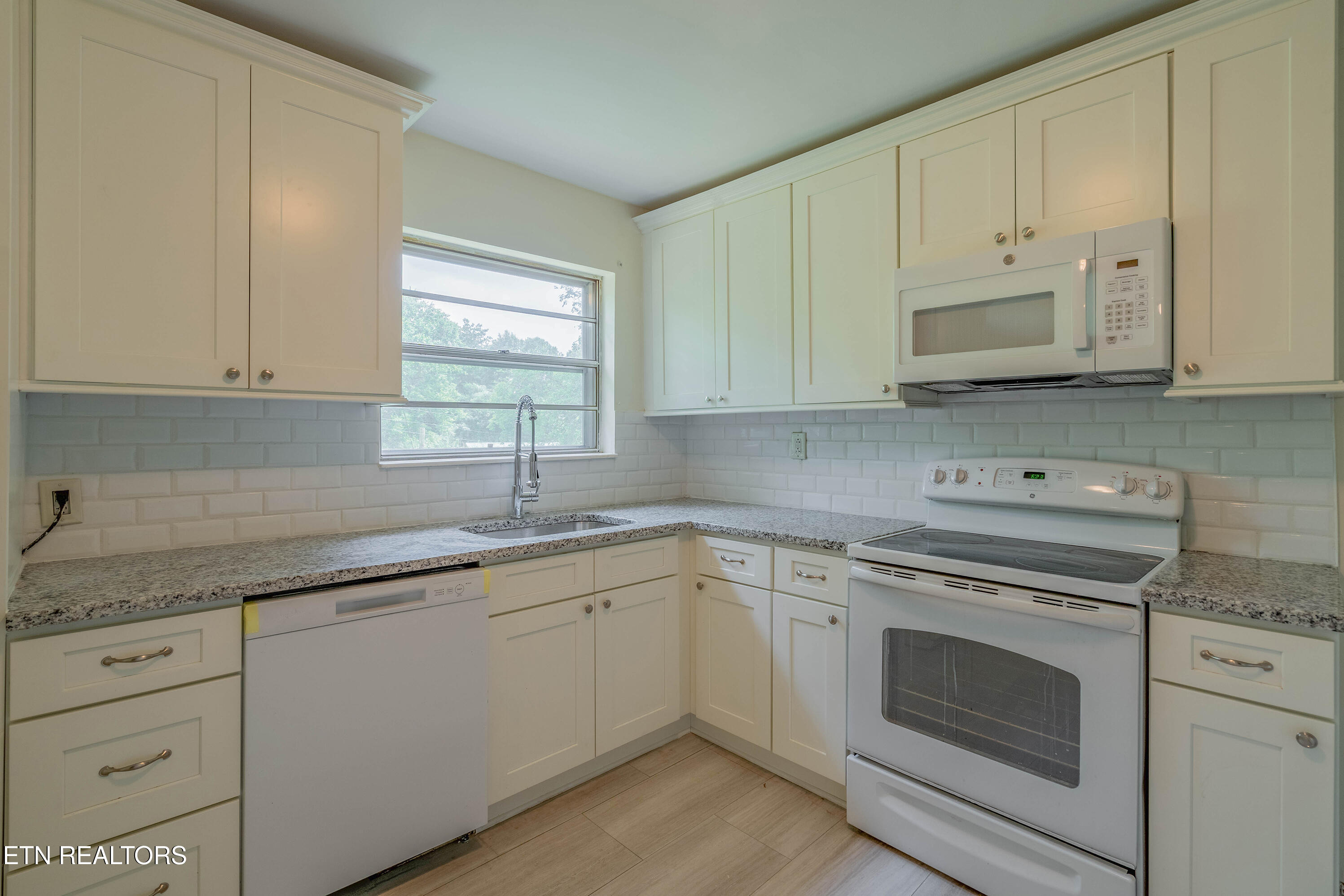 5616 N Broadway Street Knoxville TN 37918