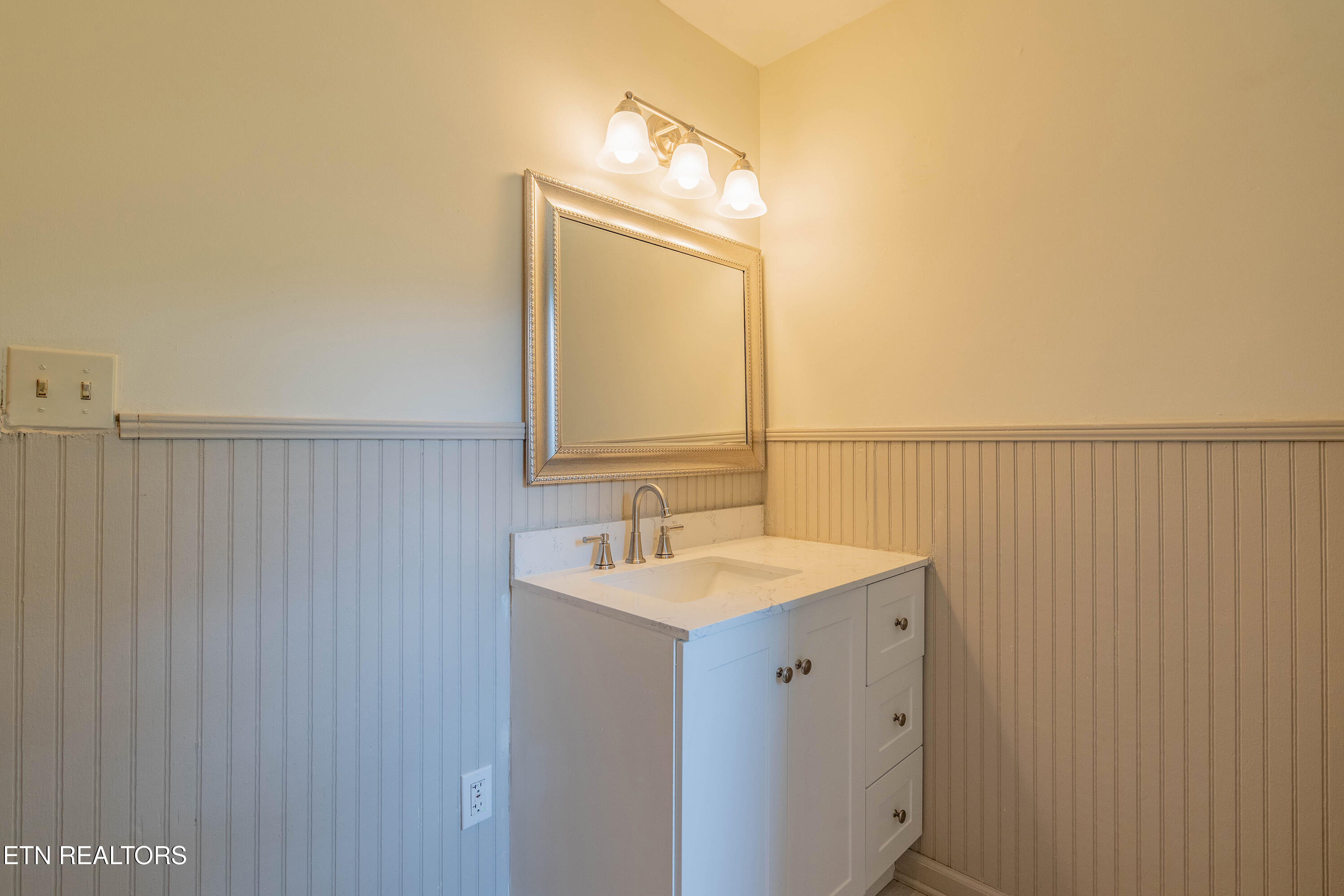 5616 N Broadway Street Knoxville TN 37918