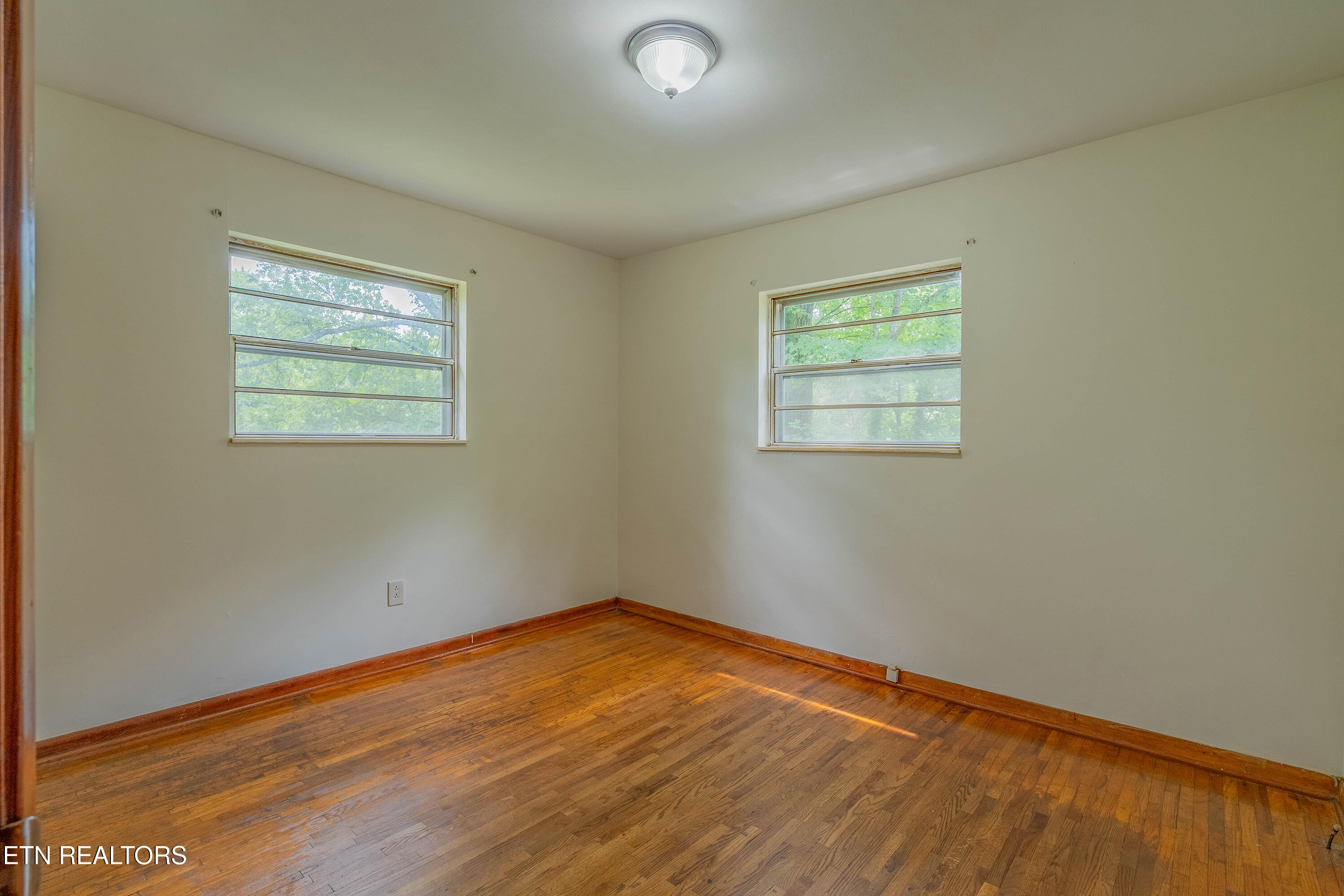 5616 N Broadway Street Knoxville TN 37918