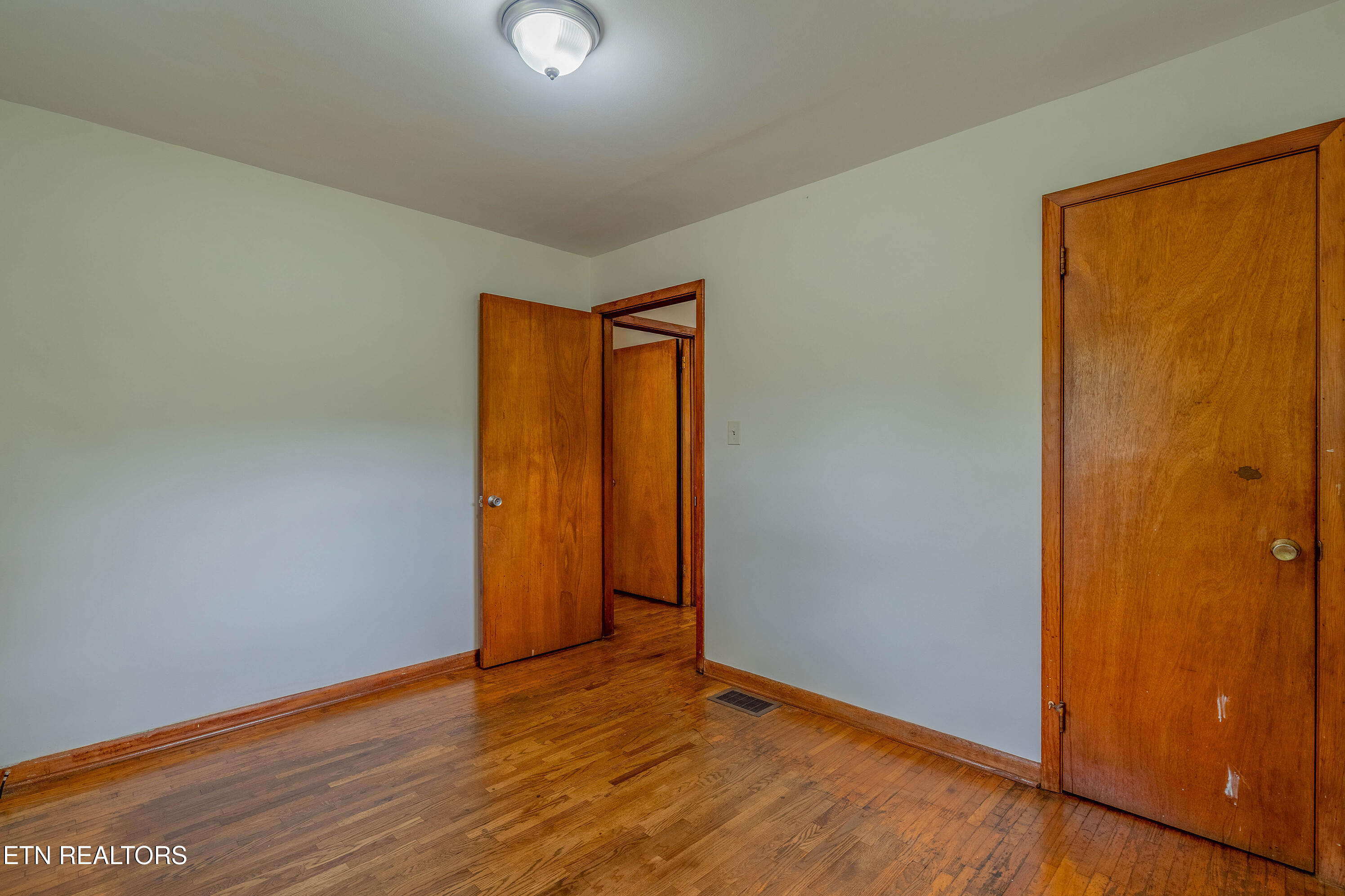 5616 N Broadway Street Knoxville TN 37918