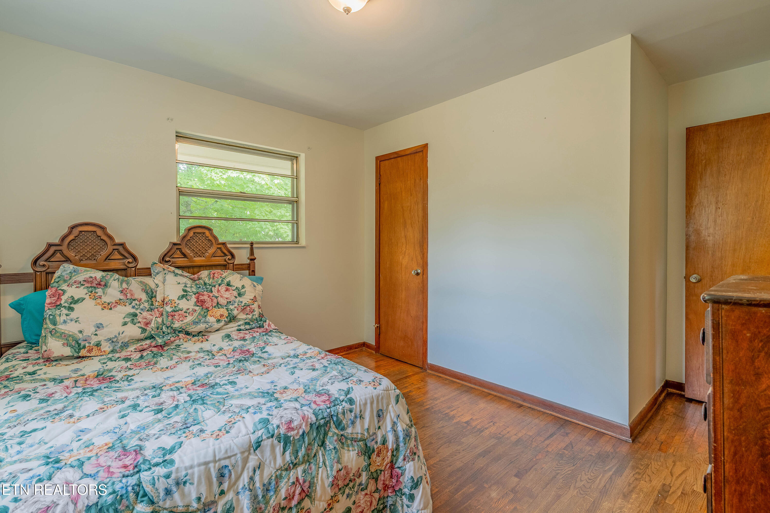 5616 N Broadway Street Knoxville TN 37918