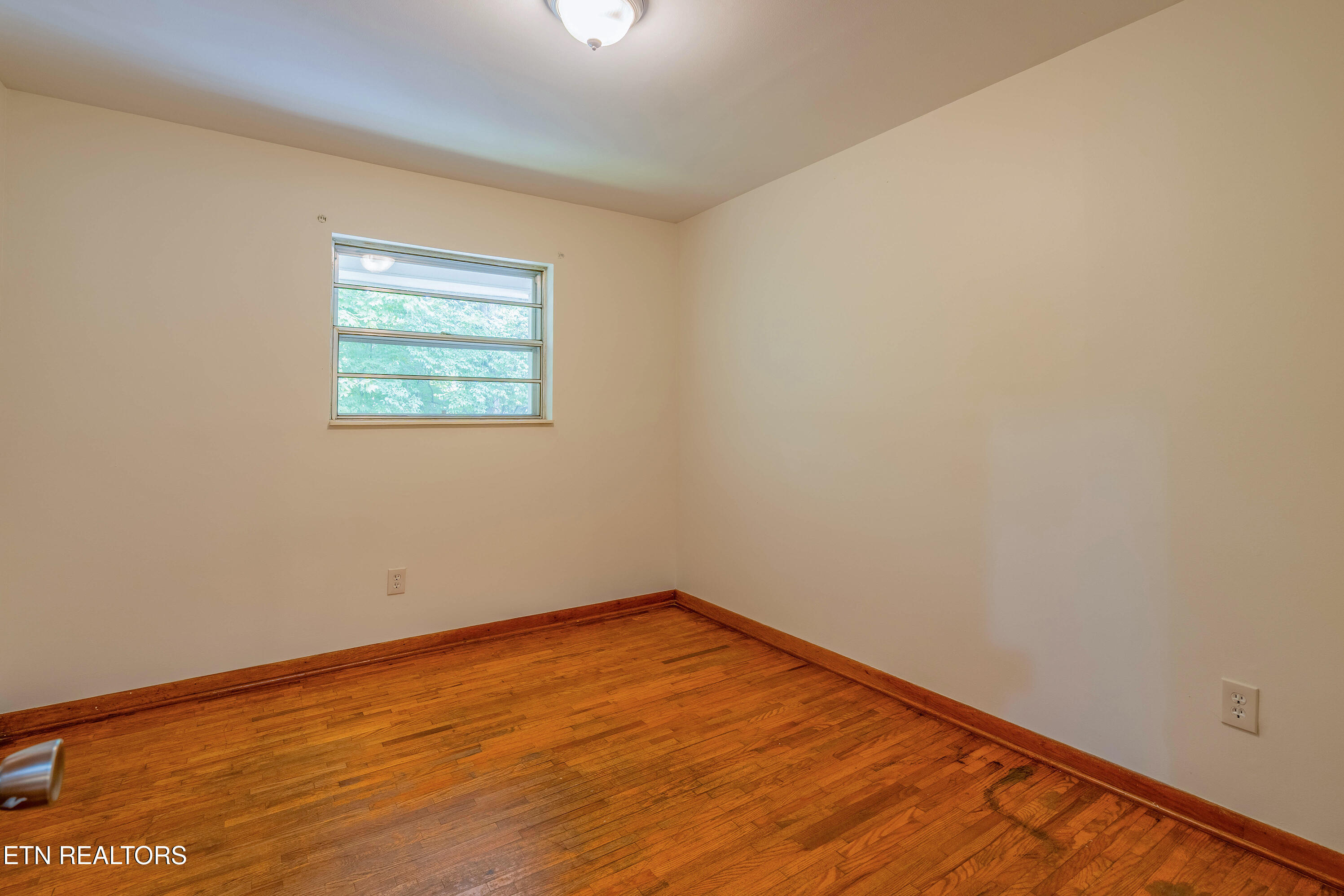 5616 N Broadway Street Knoxville TN 37918