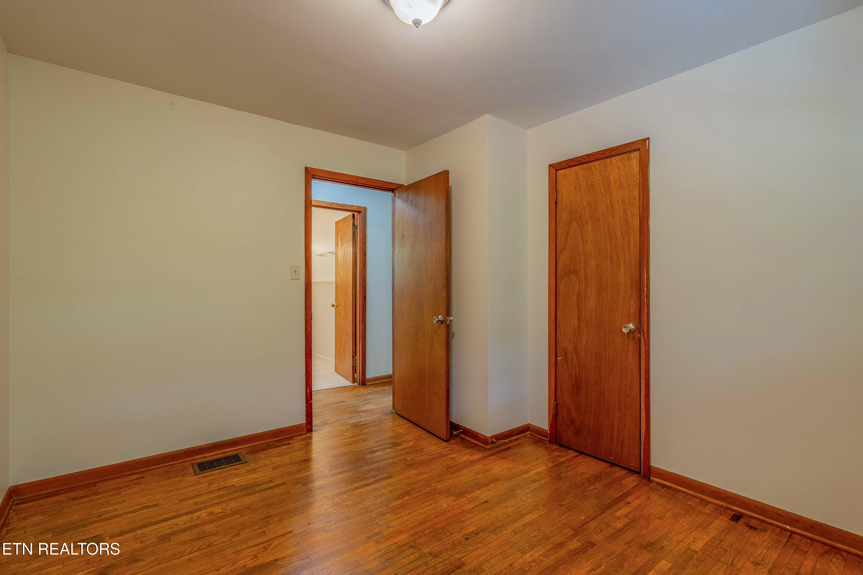 5616 N Broadway Street Knoxville TN 37918