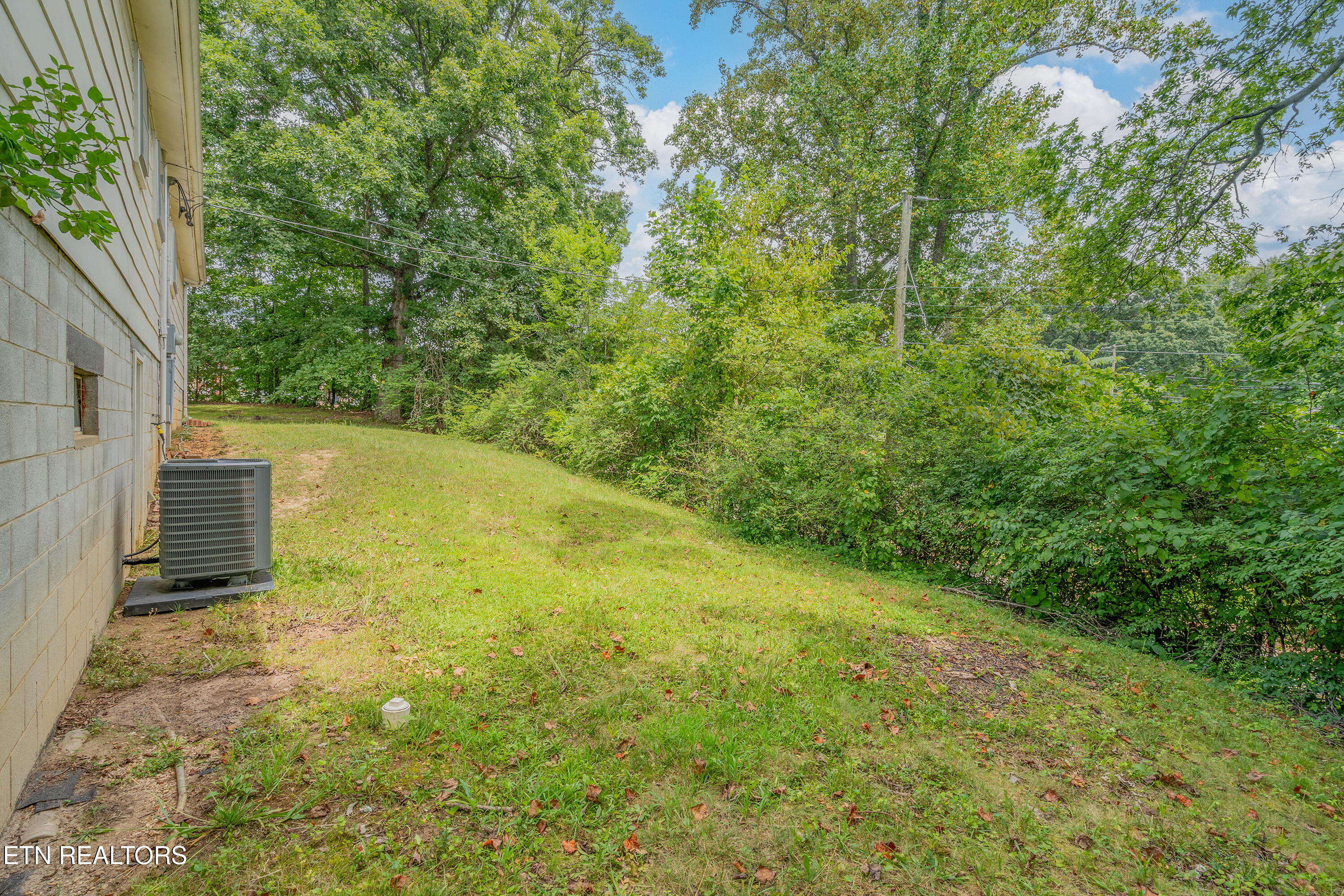 5616 N Broadway Street Knoxville TN 37918