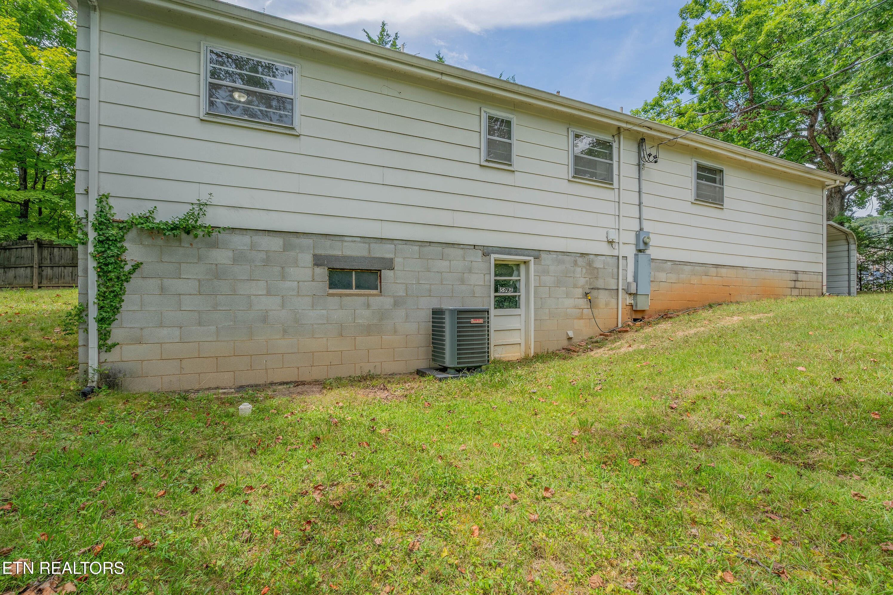 5616 N Broadway Street Knoxville TN 37918