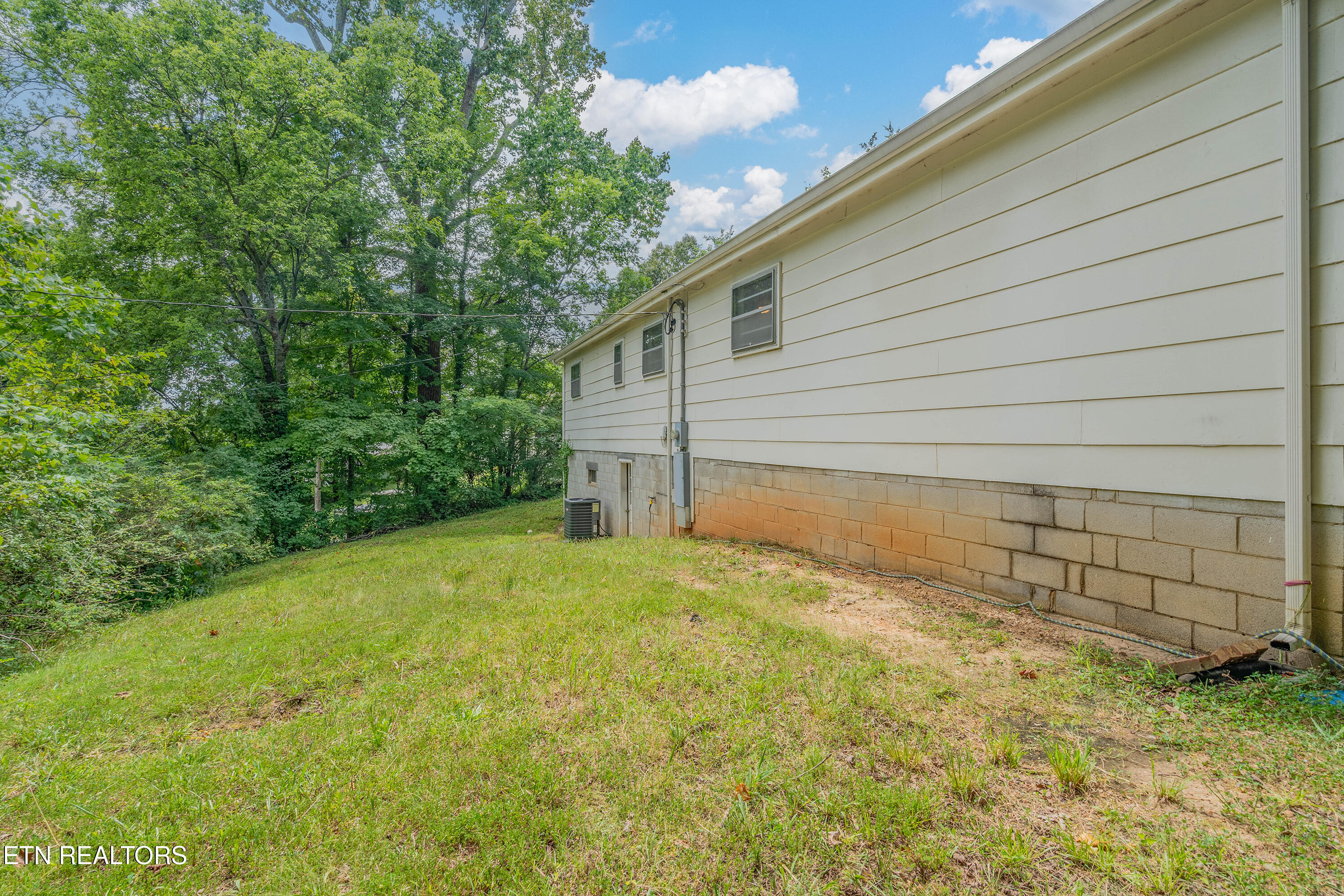 5616 N Broadway Street Knoxville TN 37918