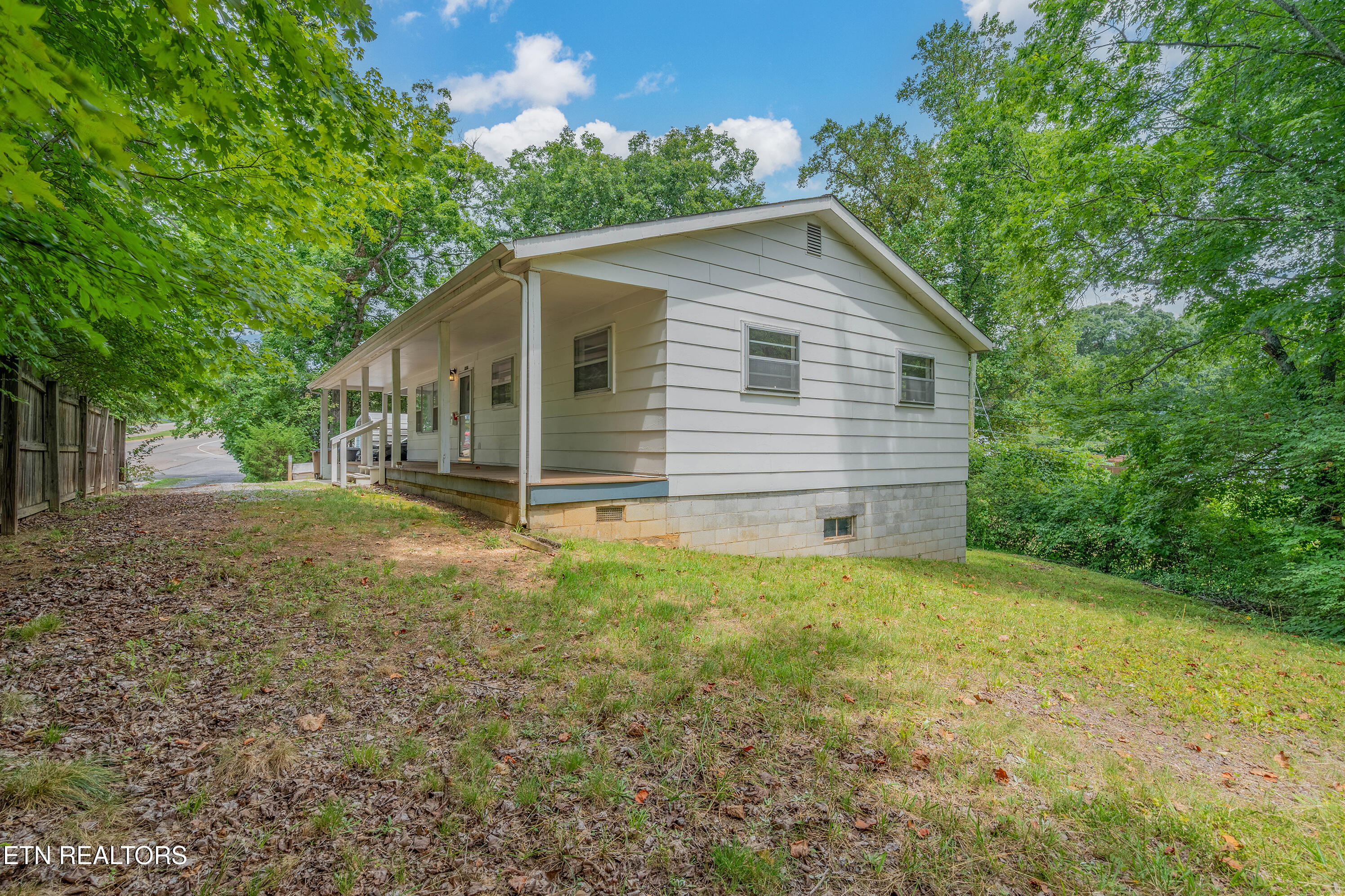 5616 N Broadway Street Knoxville TN 37918