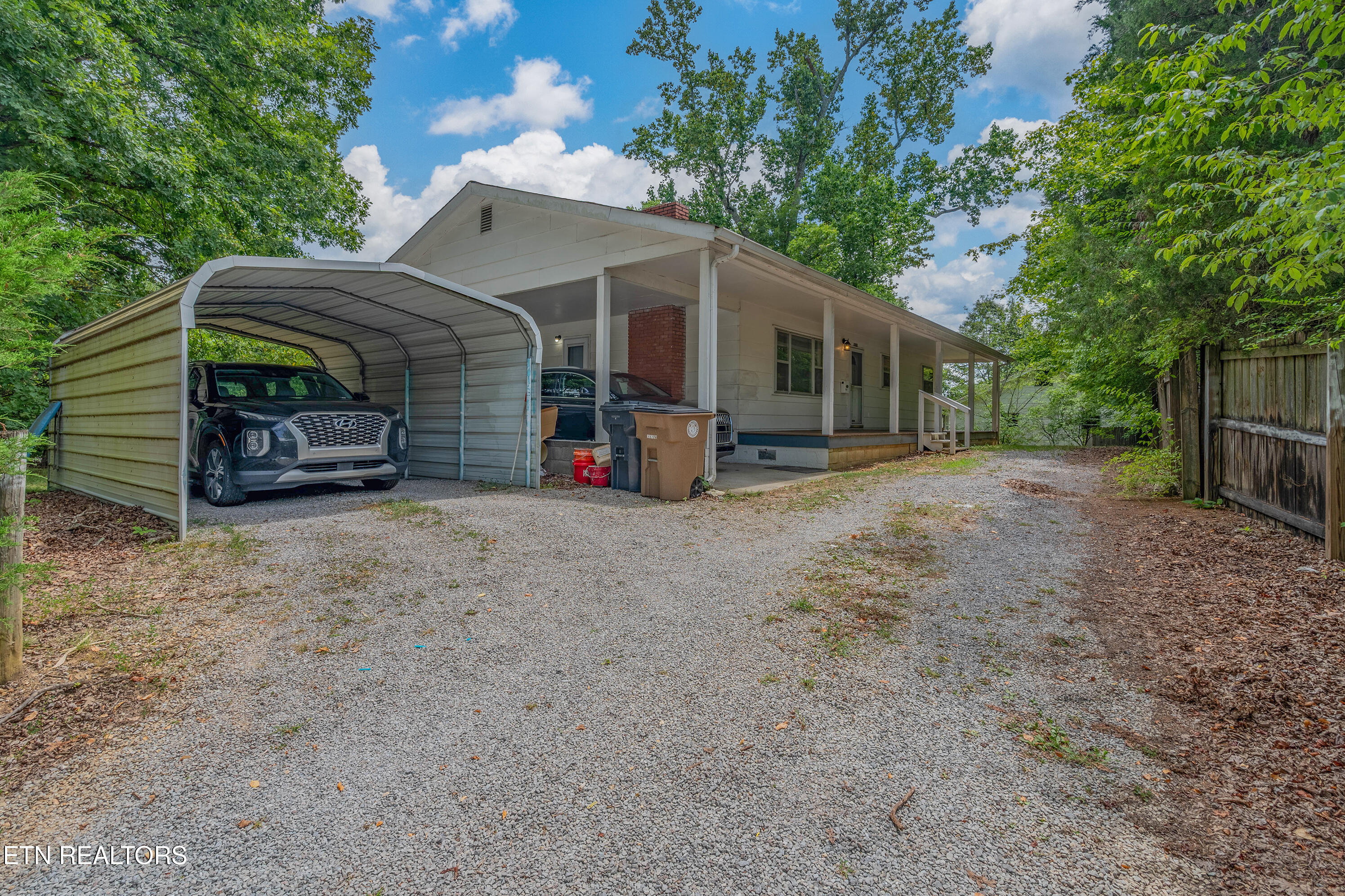 5616 N Broadway Street Knoxville TN 37918