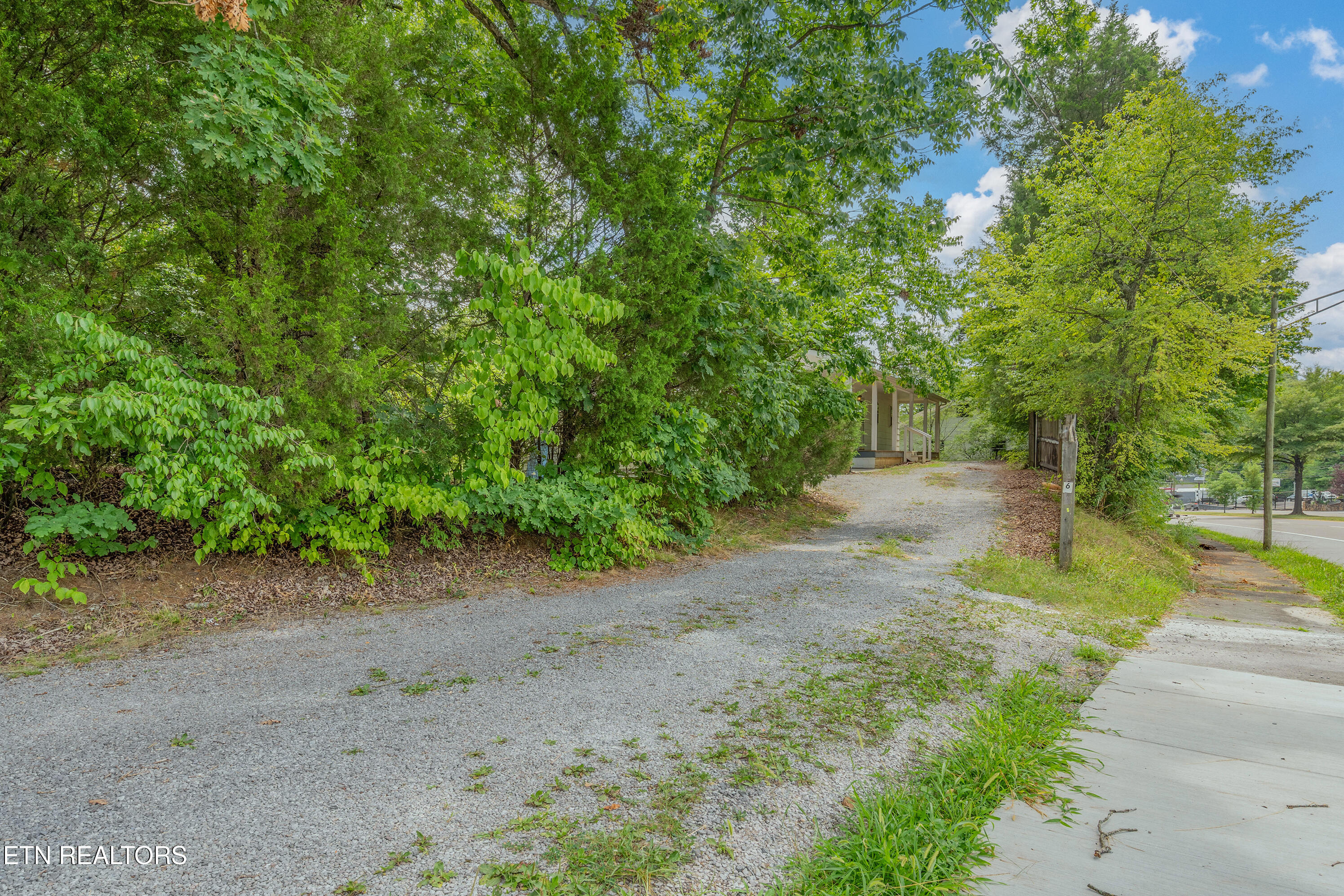 5616 N Broadway Street Knoxville TN 37918