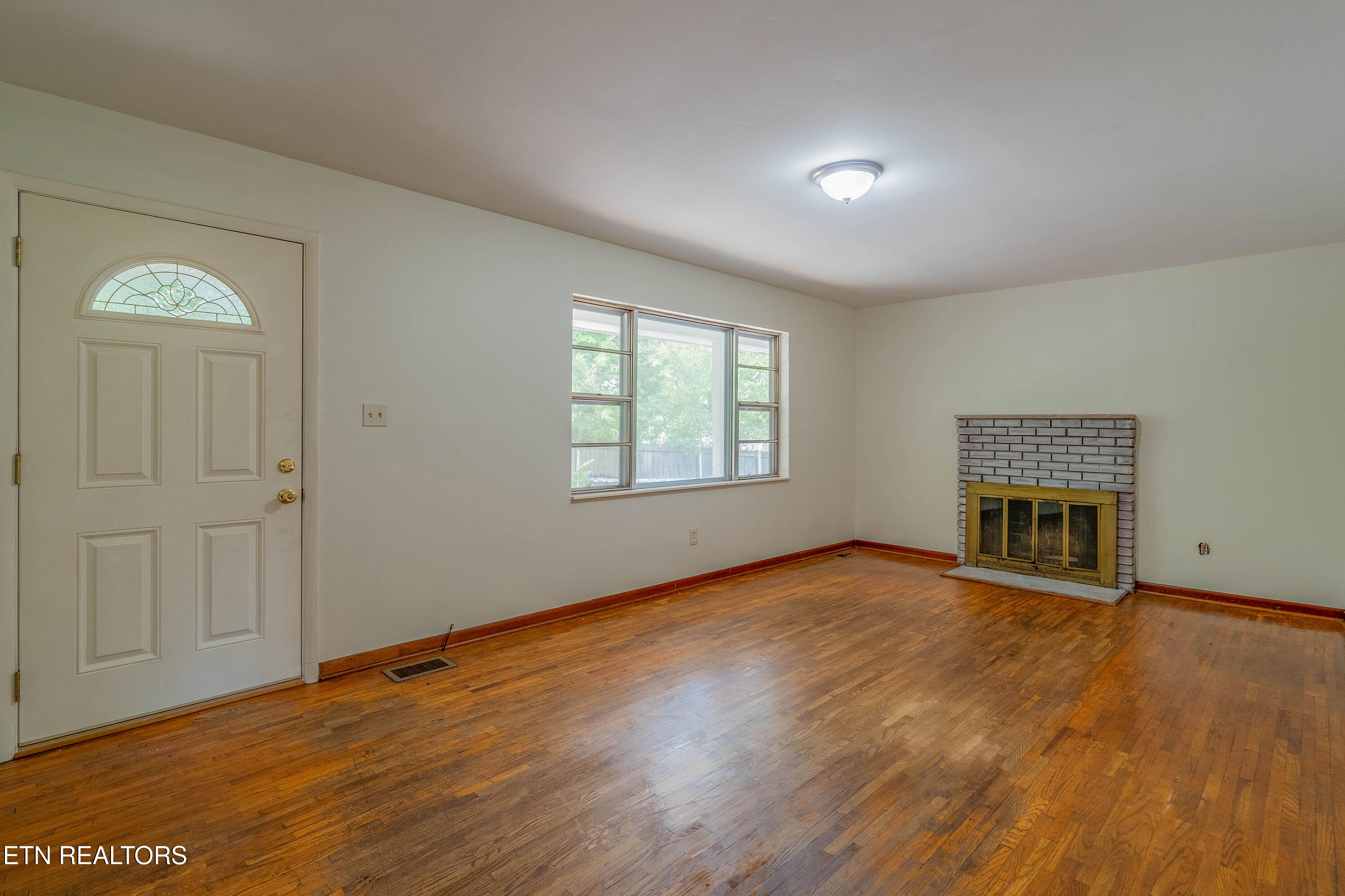 5616 N Broadway Street Knoxville TN 37918