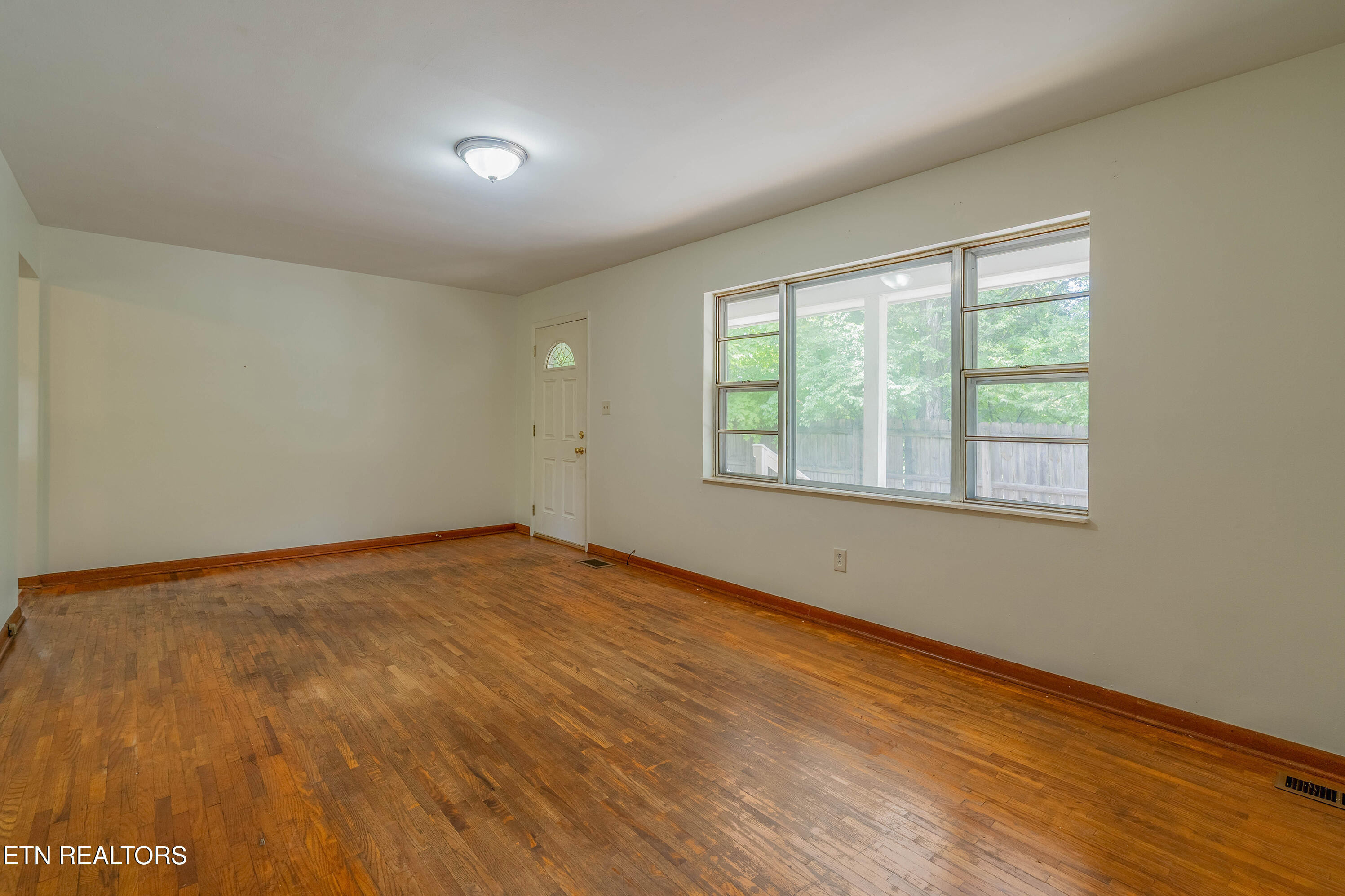 5616 N Broadway Street Knoxville TN 37918