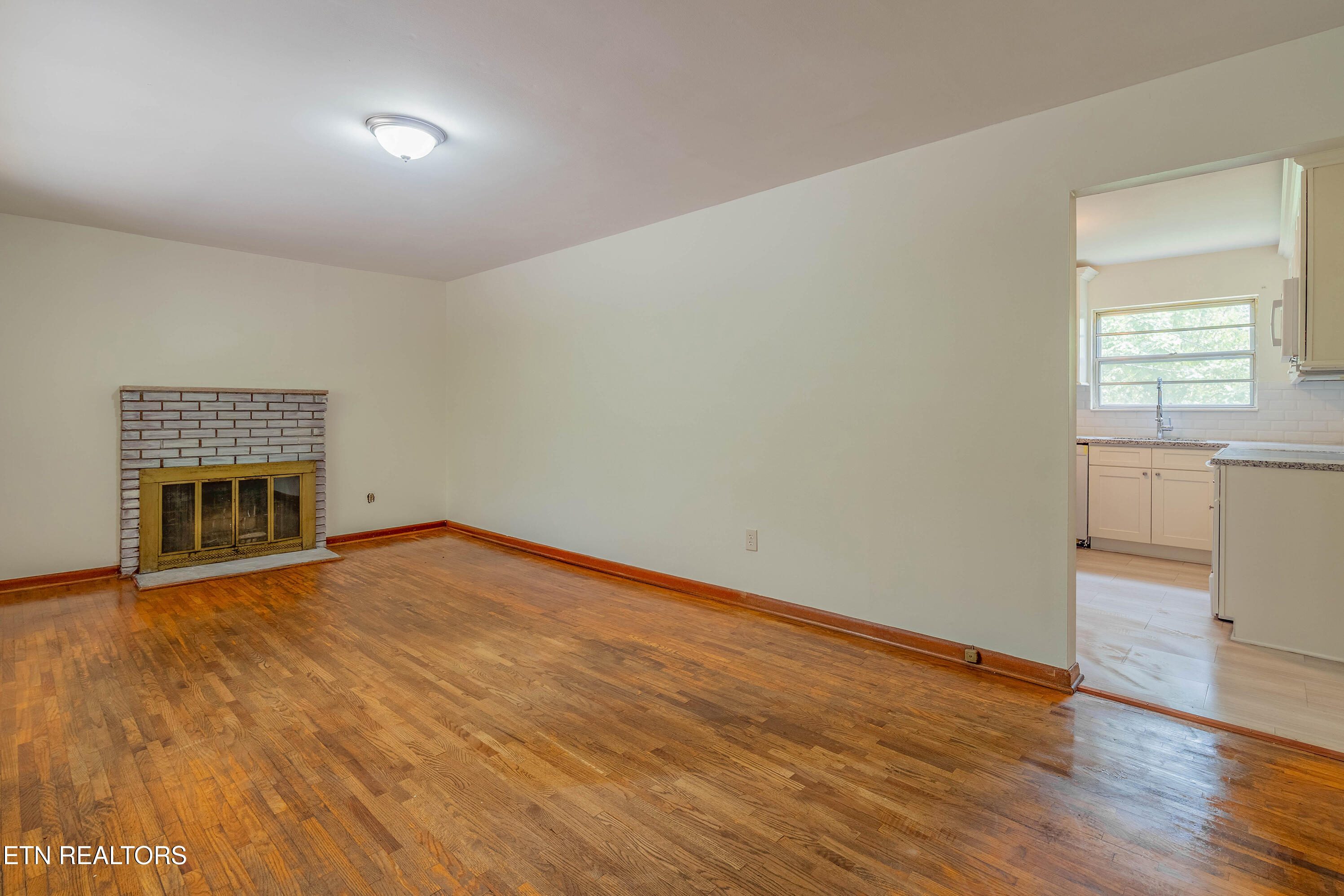 5616 N Broadway Street Knoxville TN 37918