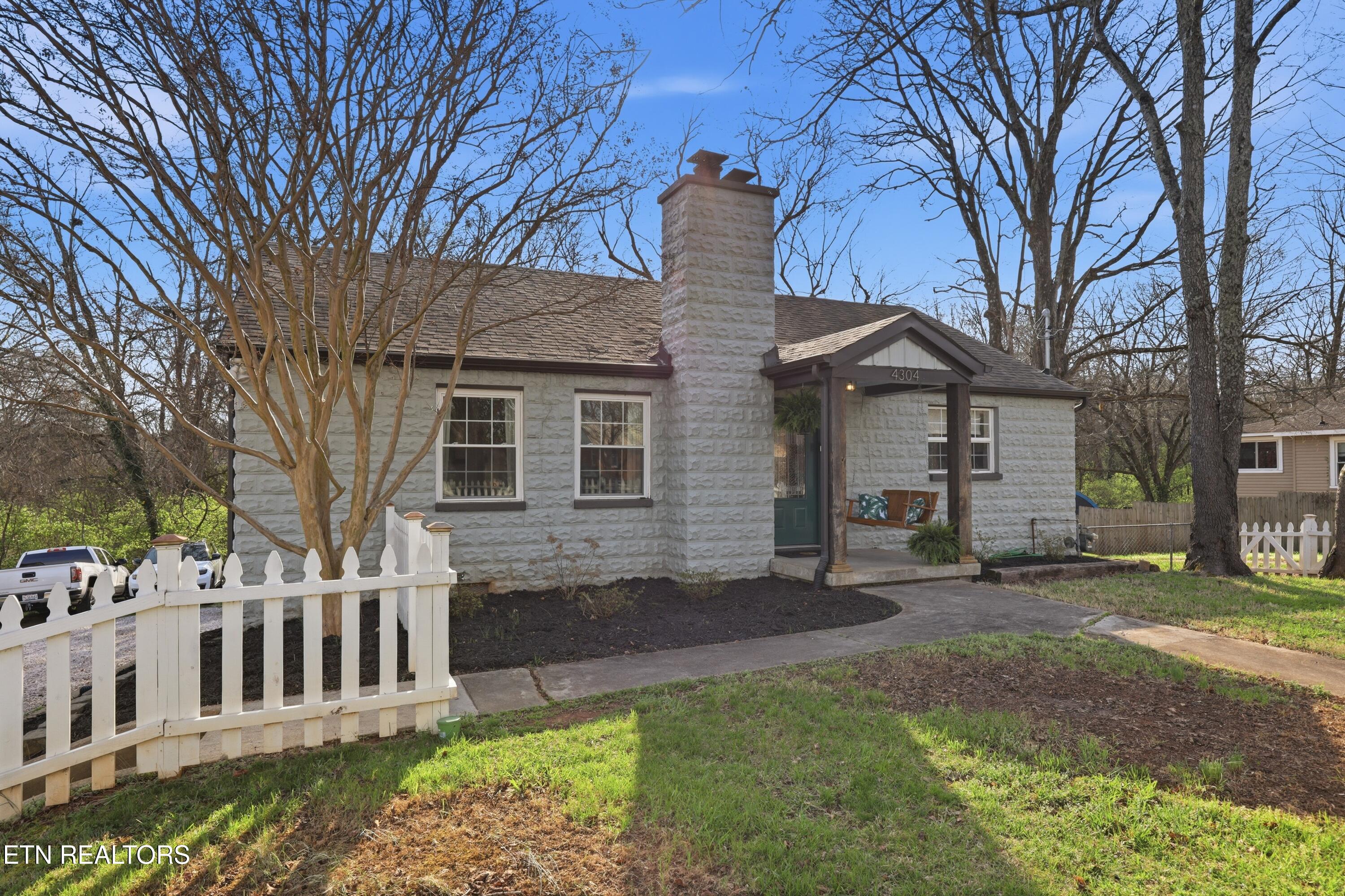 4304 Woodlawn Pike Knoxville TN 37920