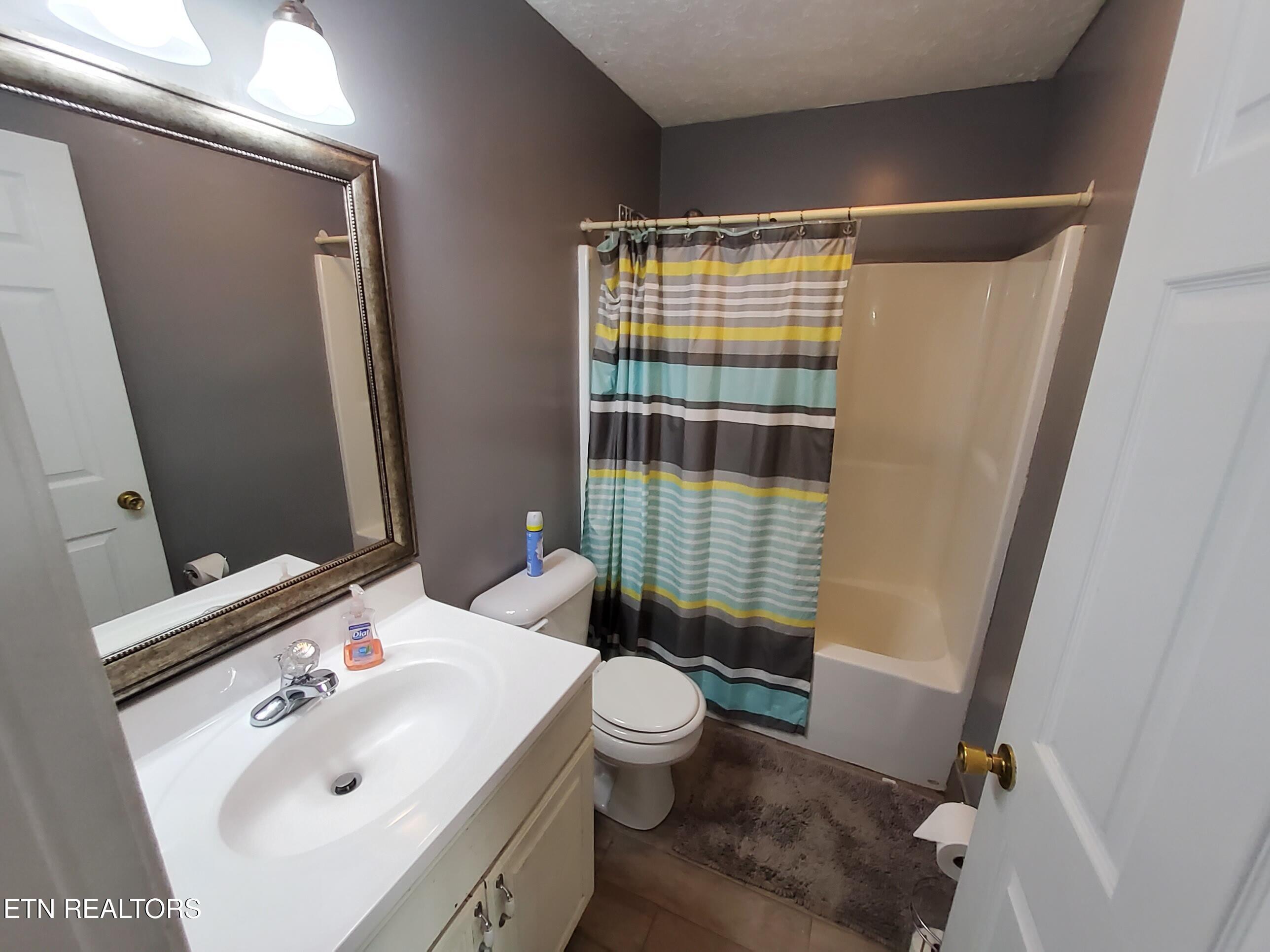 3843 Parkhurst Drive Kodak TN 37764