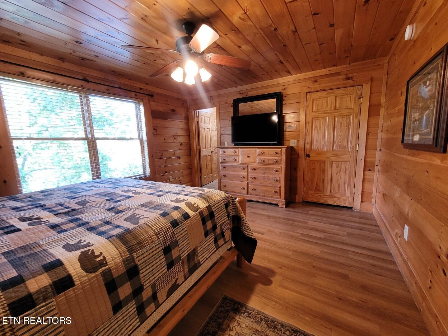 2060 Bear Haven Way Sevierville TN 37876