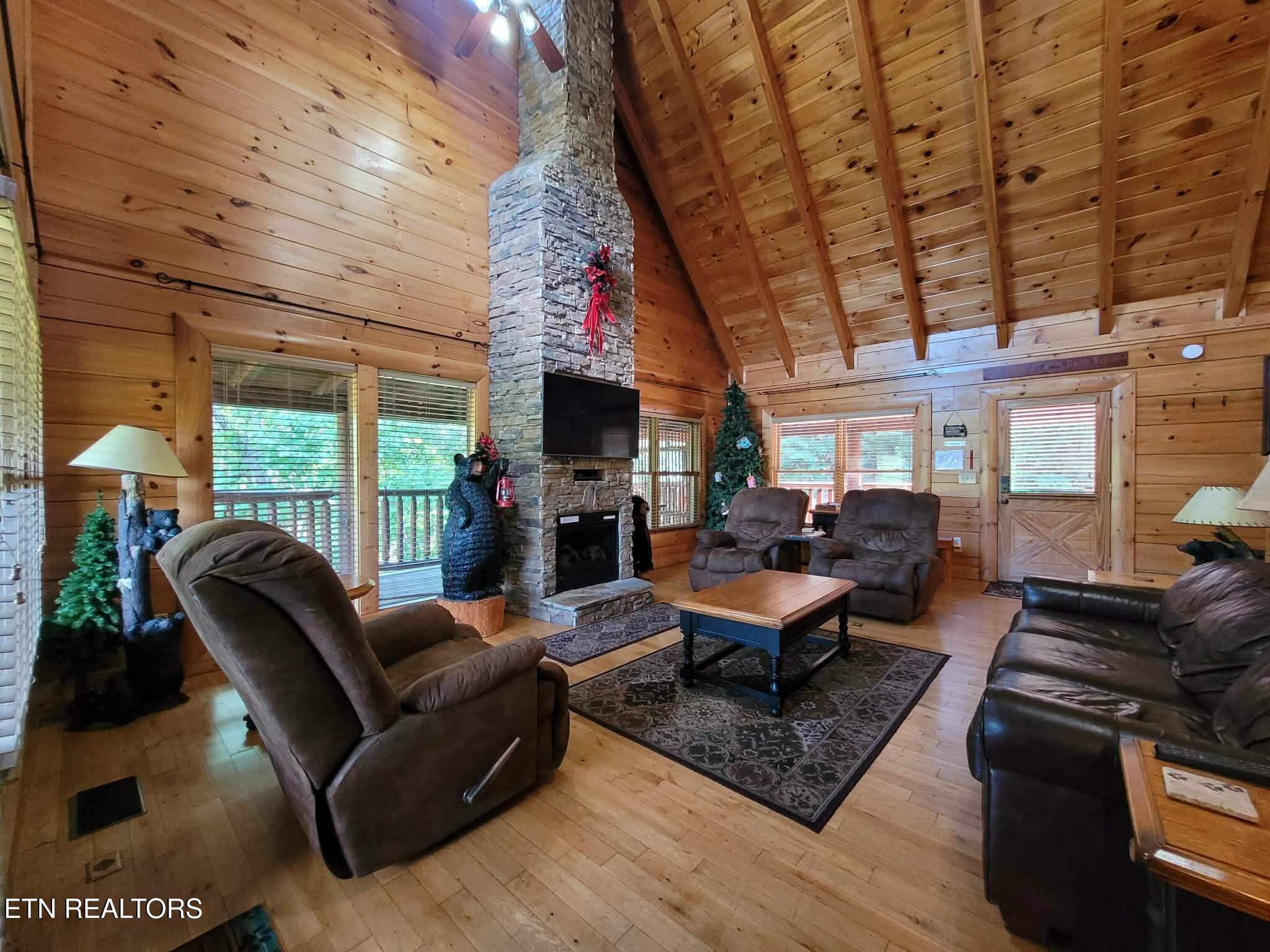 2060 Bear Haven Way Sevierville TN 37876