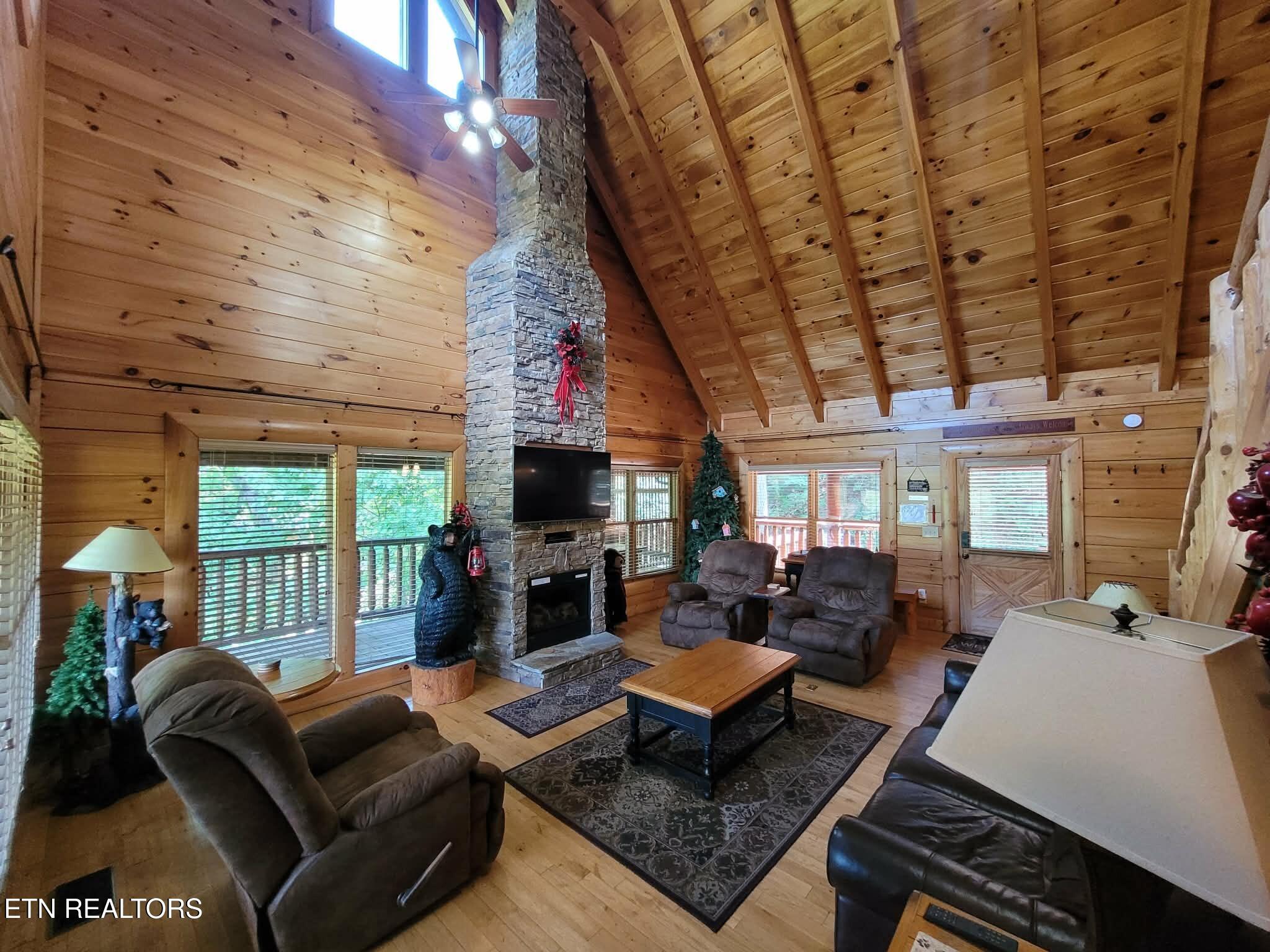 2060 Bear Haven Way Sevierville TN 37876