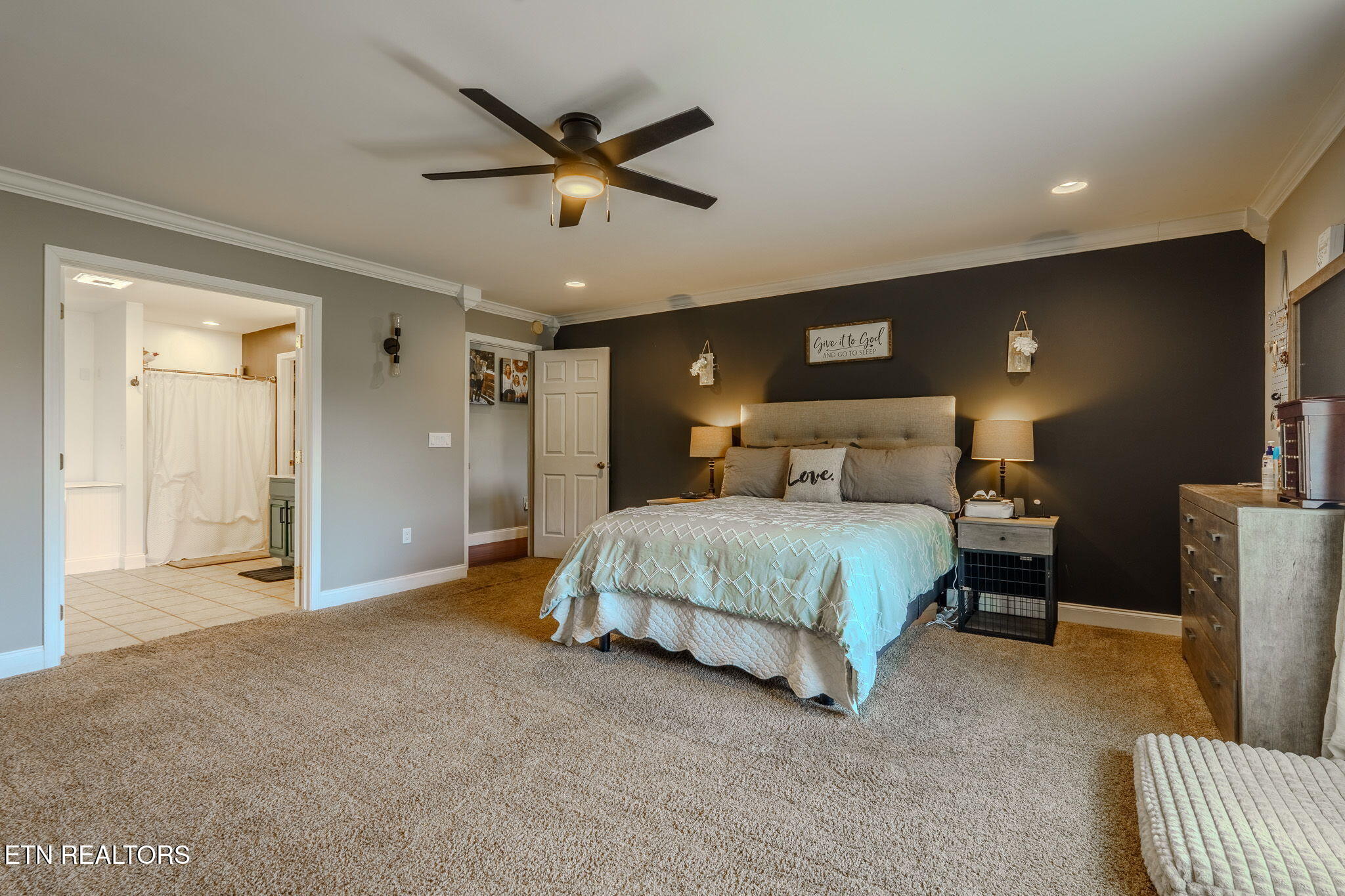 1463 River Run Circle Sevierville TN 37876