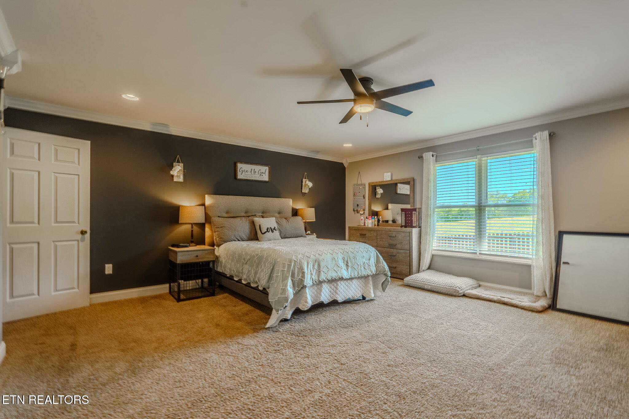 1463 River Run Circle Sevierville TN 37876