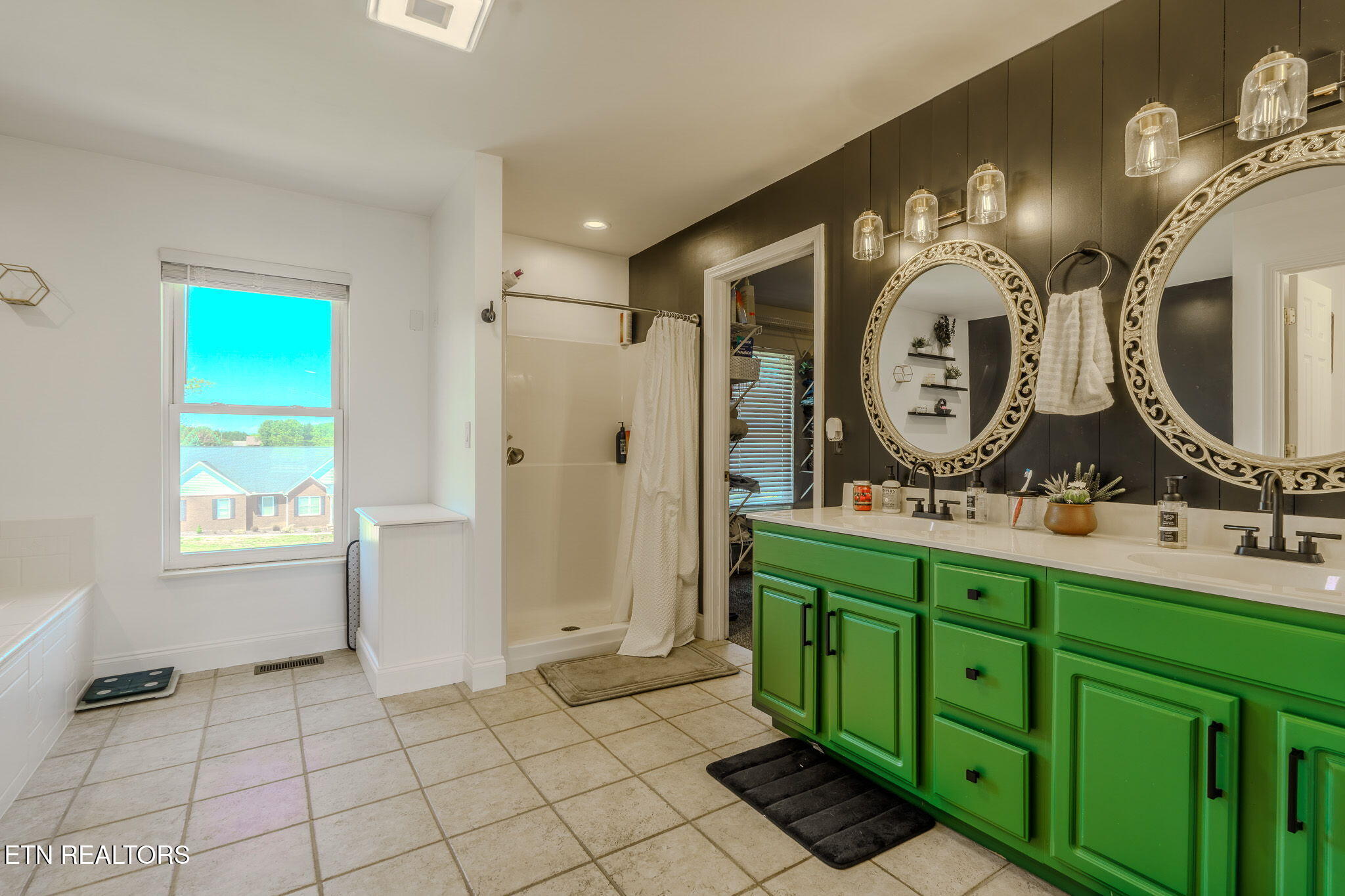 1463 River Run Circle Sevierville TN 37876