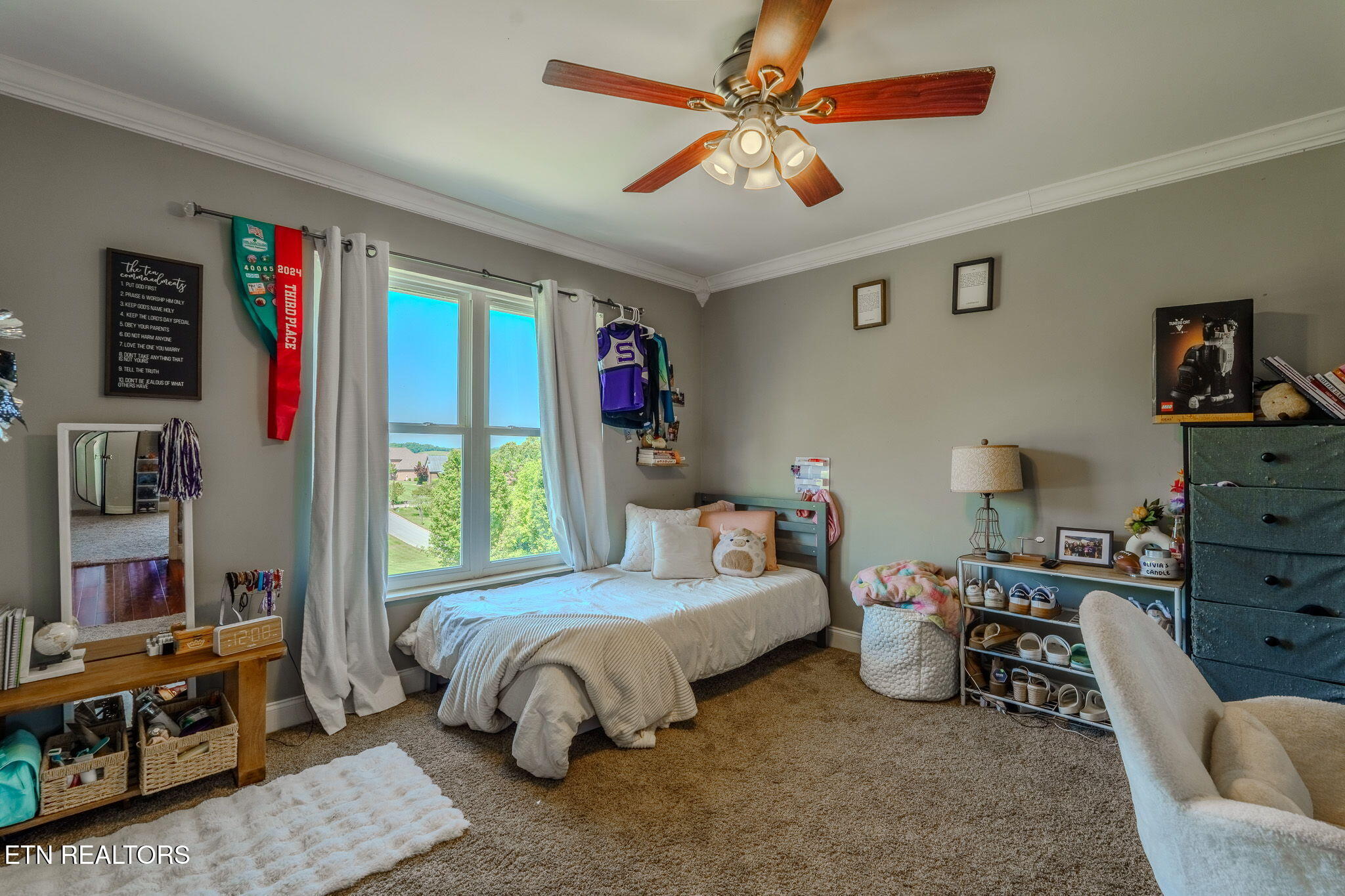 1463 River Run Circle Sevierville TN 37876