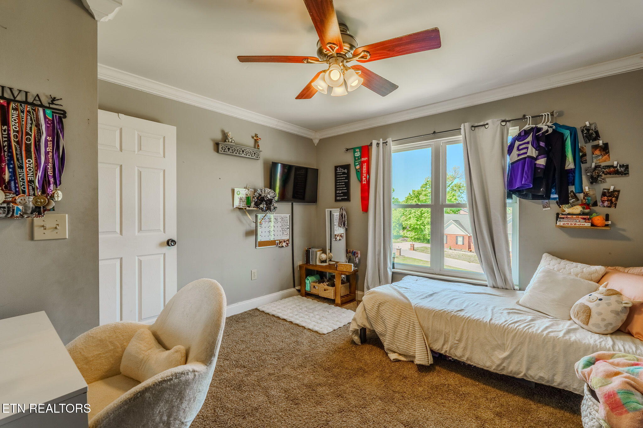 1463 River Run Circle Sevierville TN 37876
