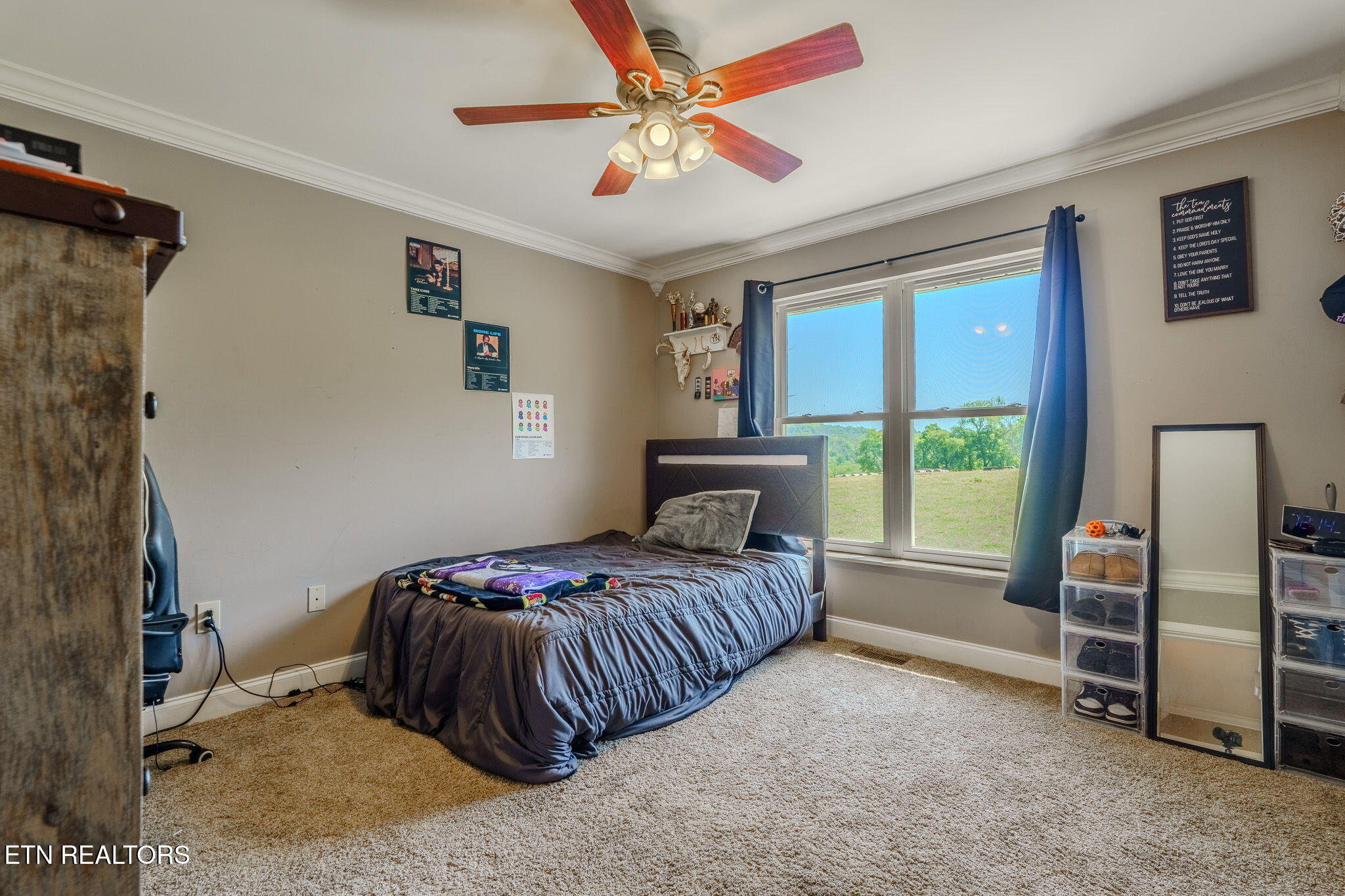 1463 River Run Circle Sevierville TN 37876