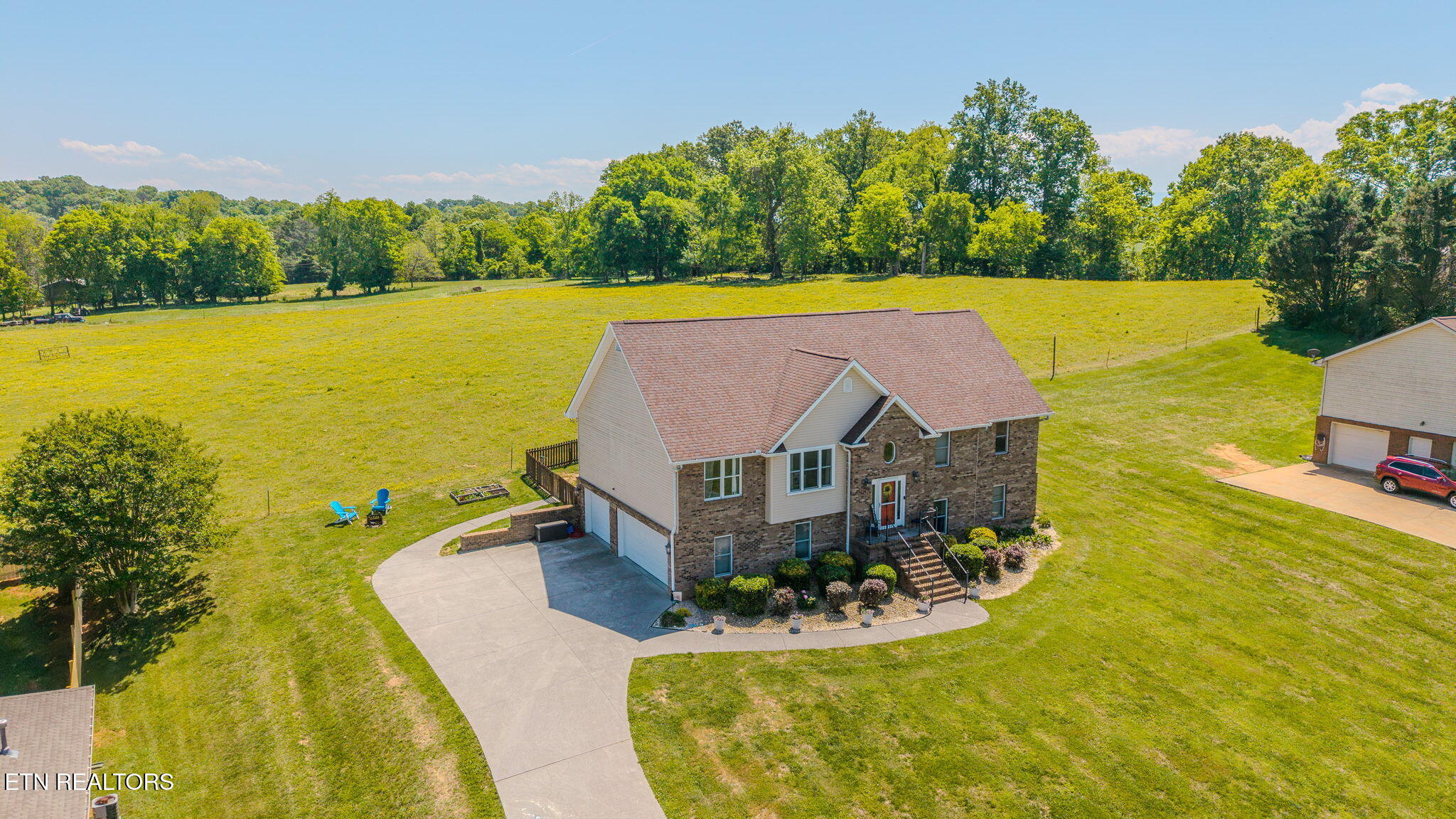 1463 River Run Circle Sevierville TN 37876