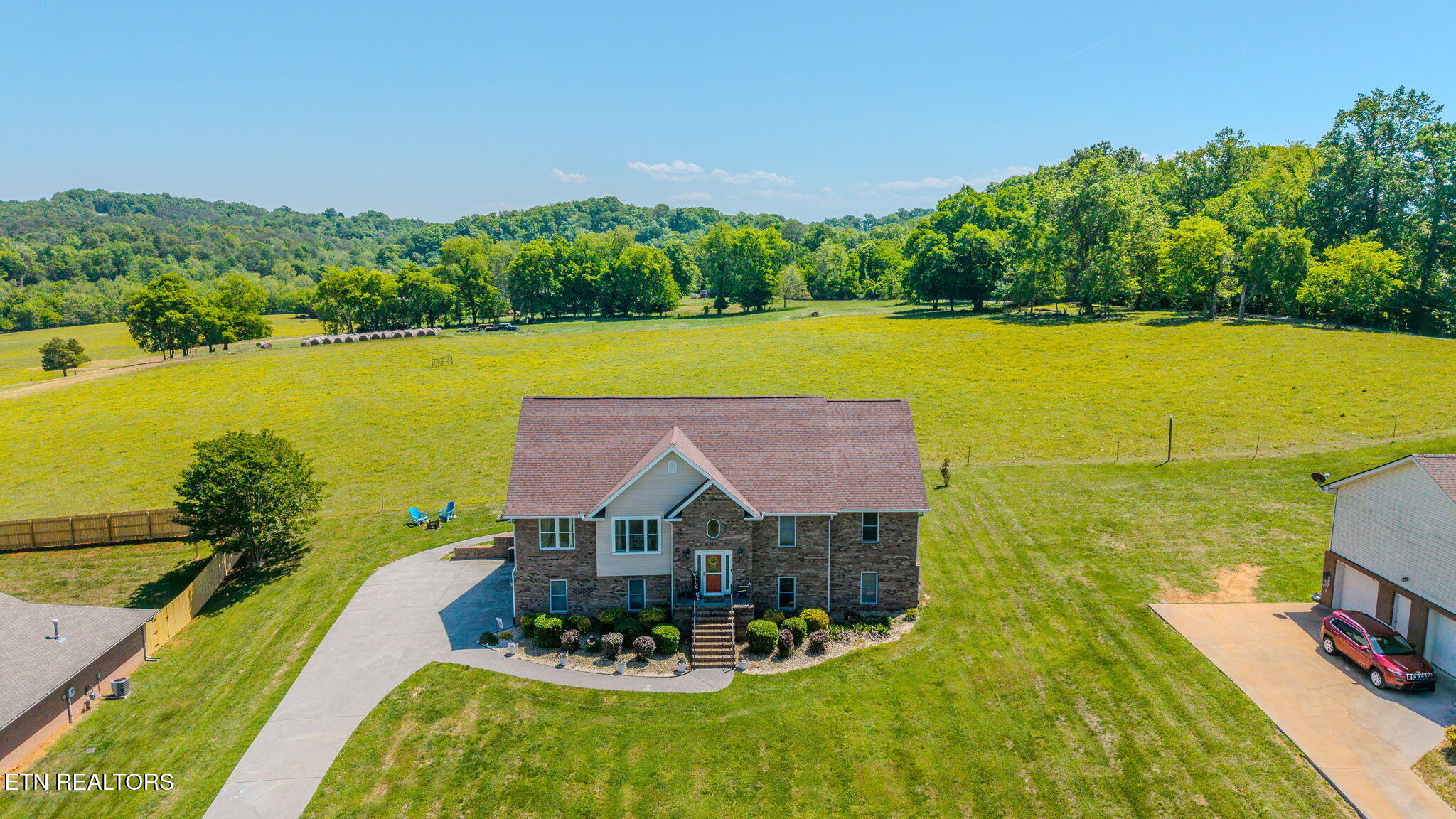 1463 River Run Circle Sevierville TN 37876