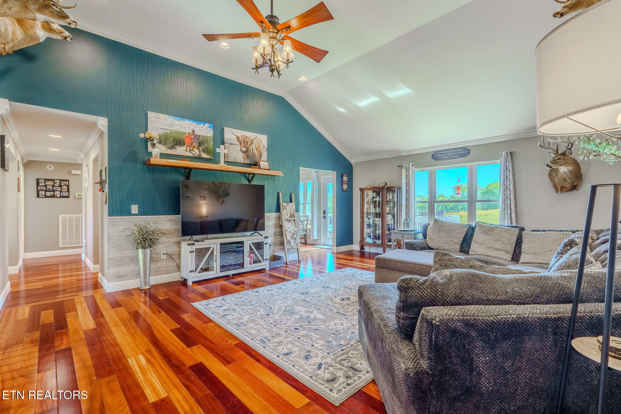 1463 River Run Circle Sevierville TN 37876
