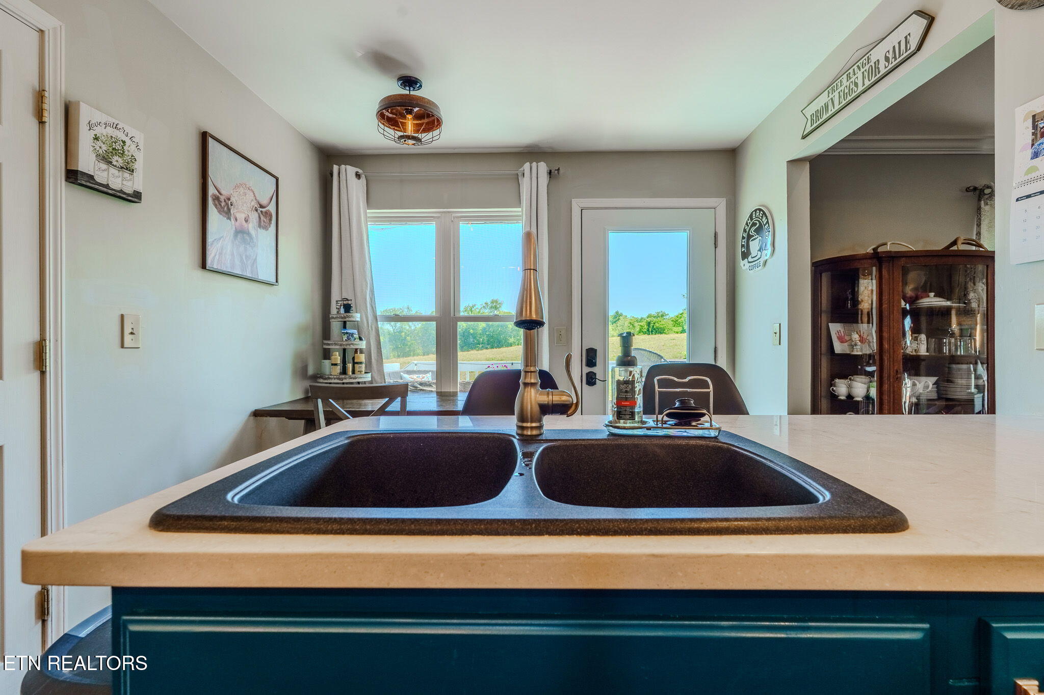 1463 River Run Circle Sevierville TN 37876