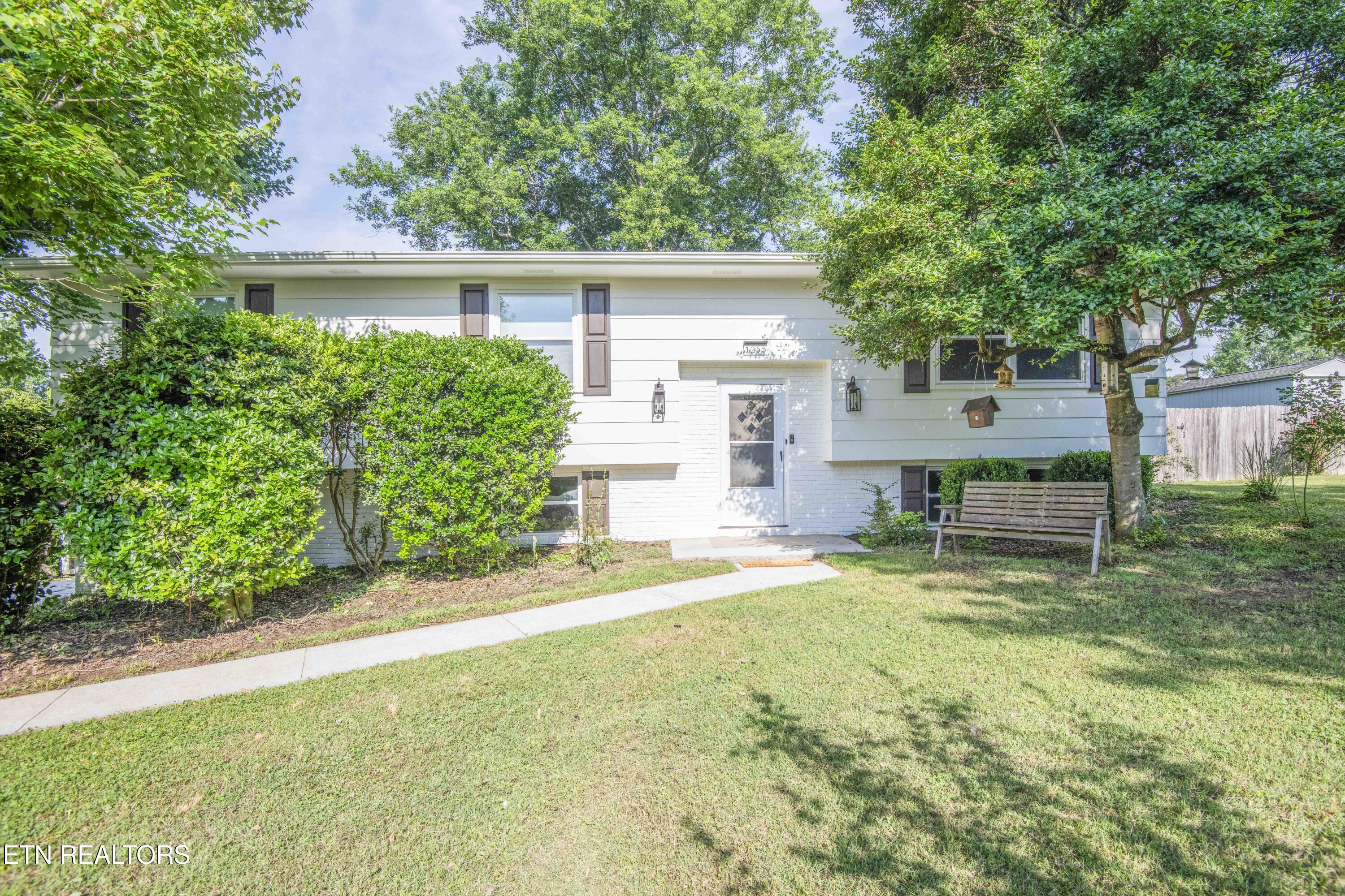 1255 Pinecrest Circle Lenoir City TN 37772