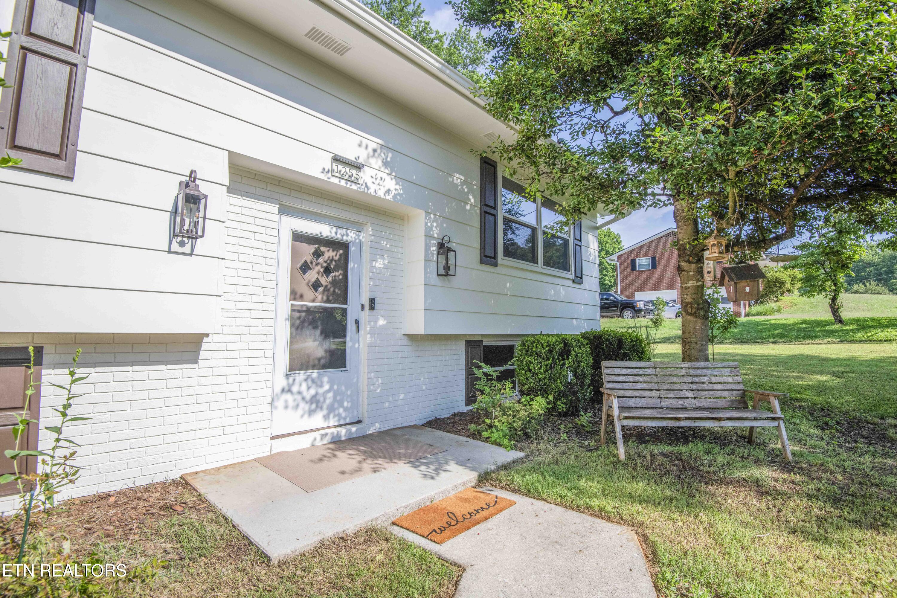 1255 Pinecrest Circle Lenoir City TN 37772