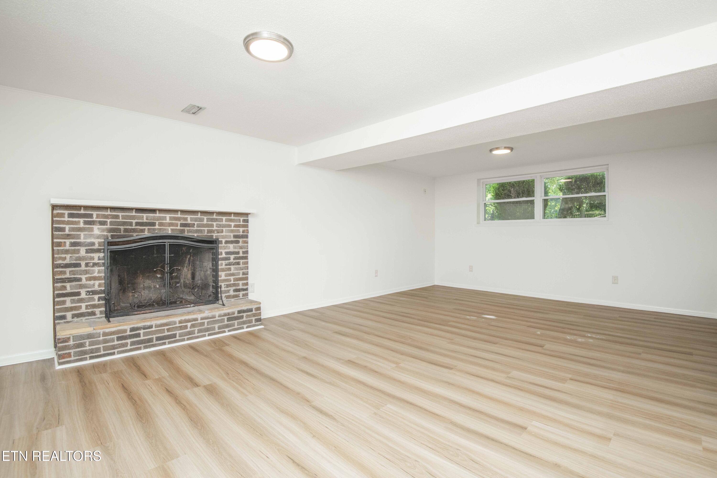 1255 Pinecrest Circle Lenoir City TN 37772