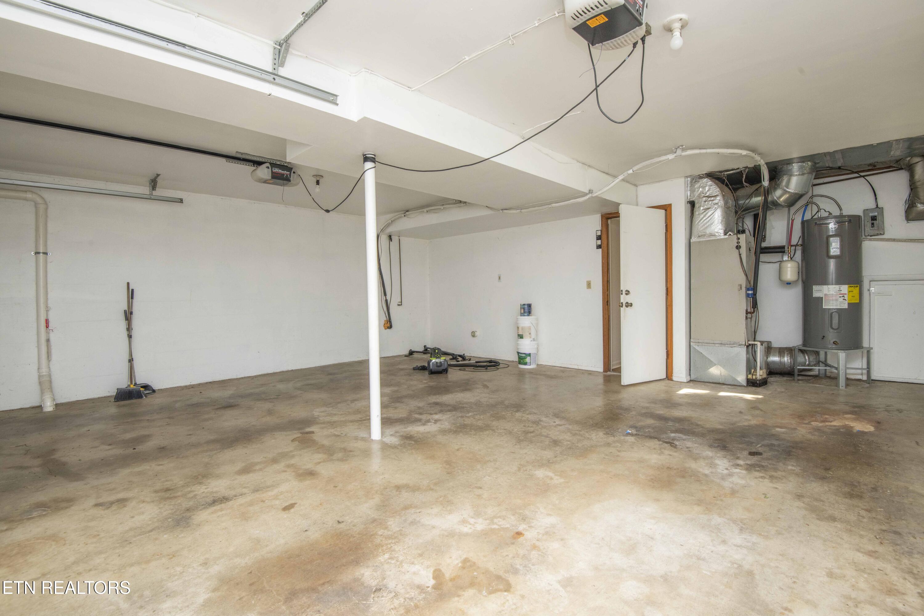 1255 Pinecrest Circle Lenoir City TN 37772