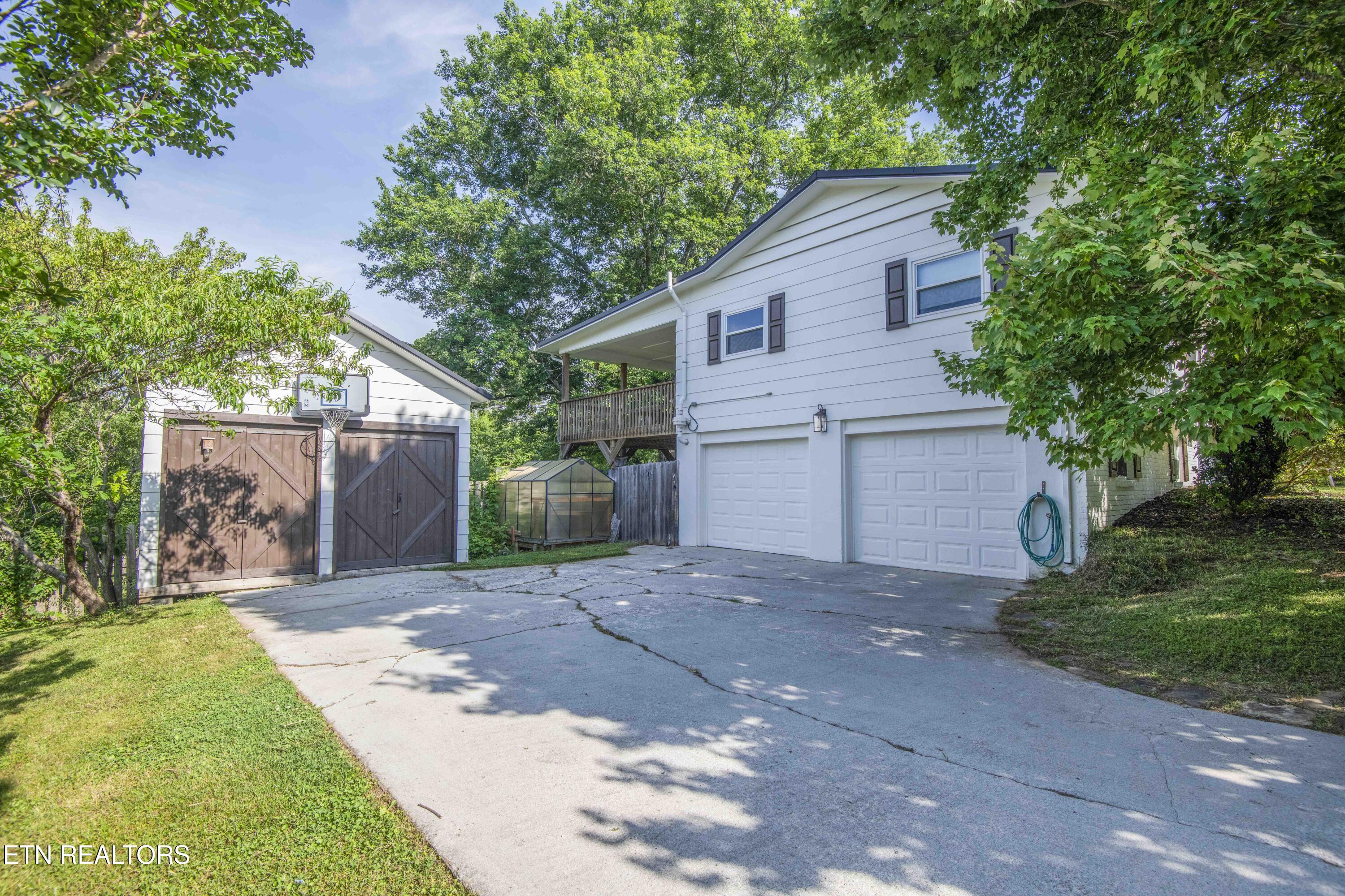1255 Pinecrest Circle Lenoir City TN 37772