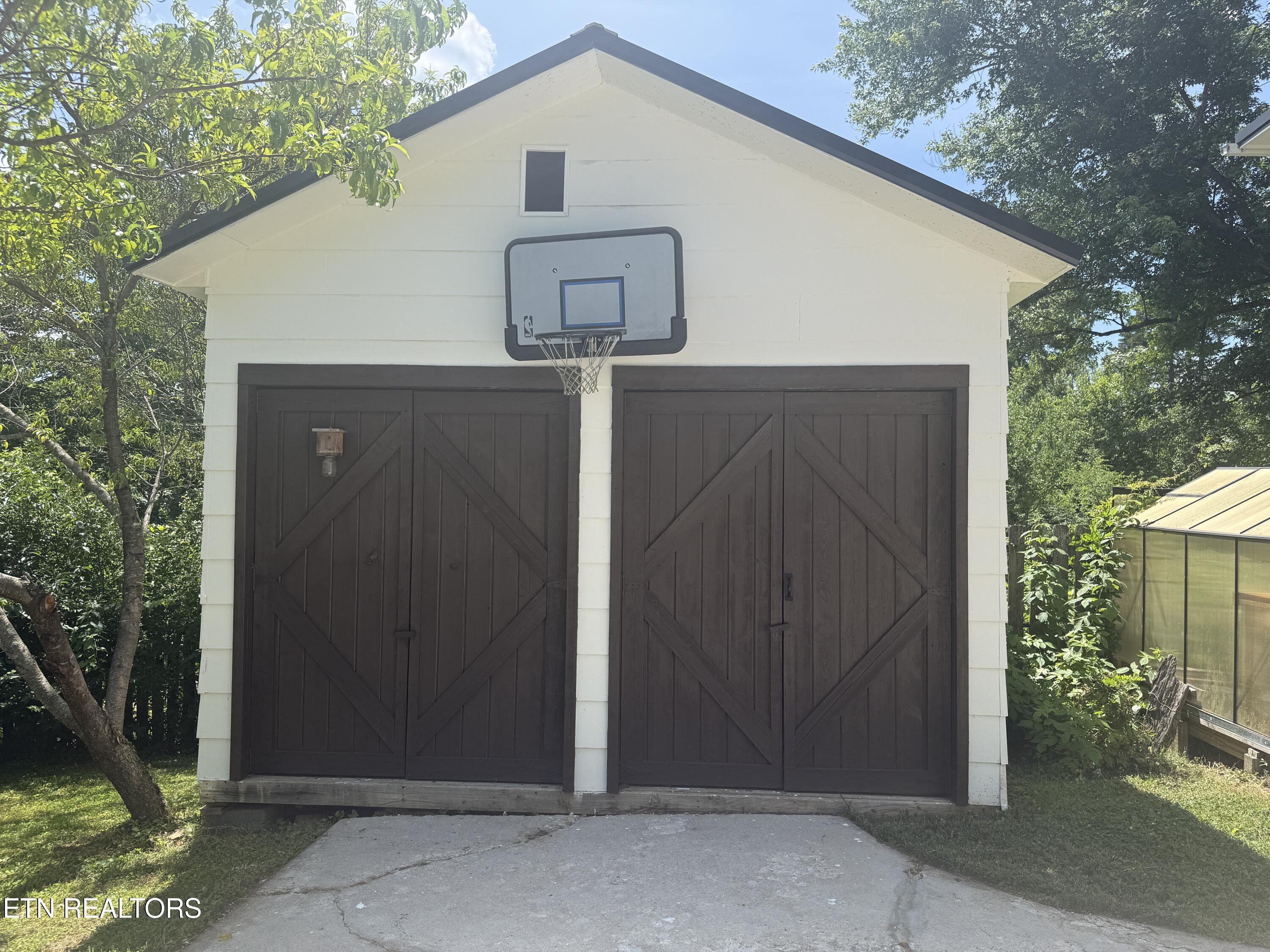 1255 Pinecrest Circle Lenoir City TN 37772