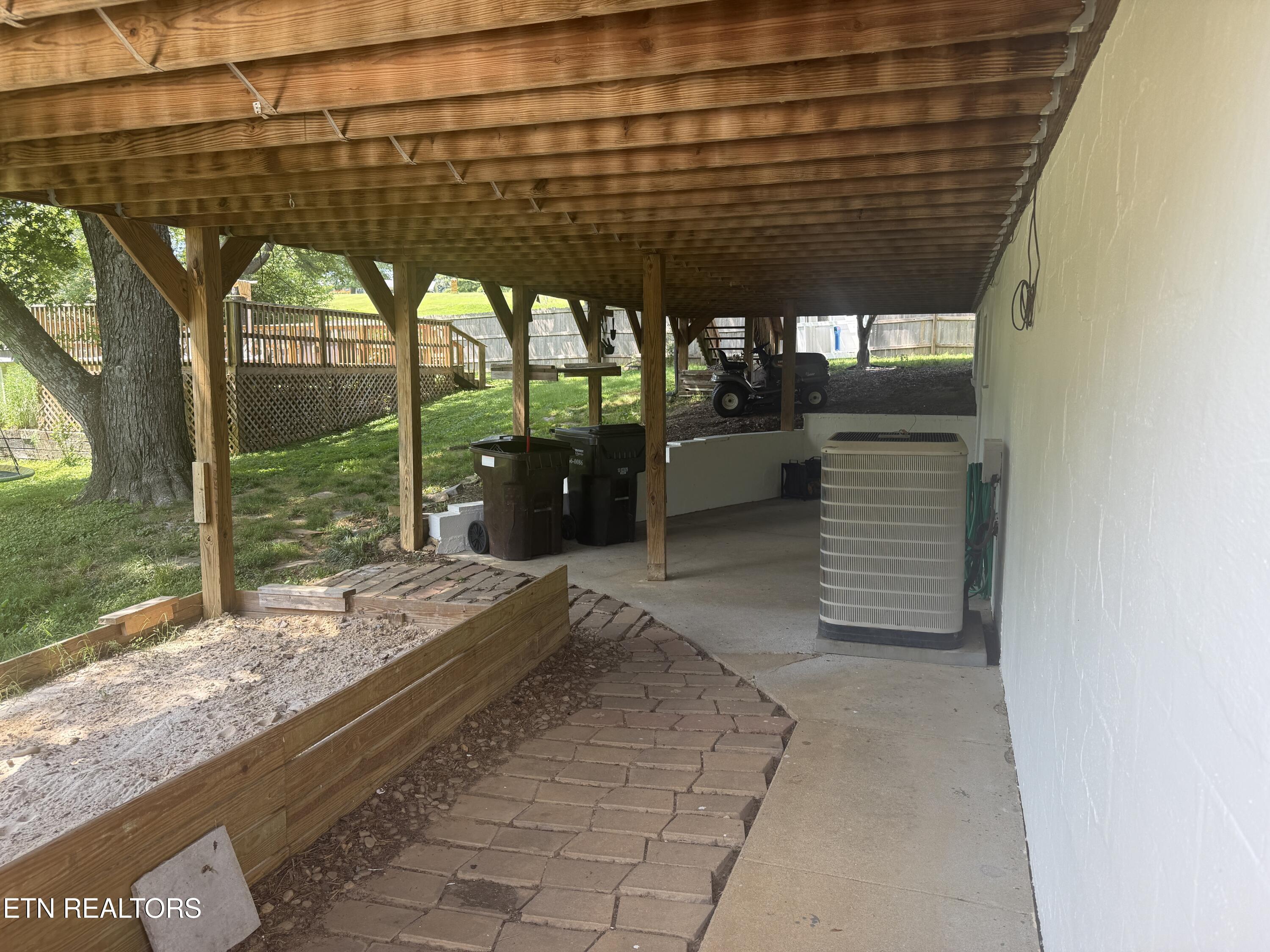 1255 Pinecrest Circle Lenoir City TN 37772