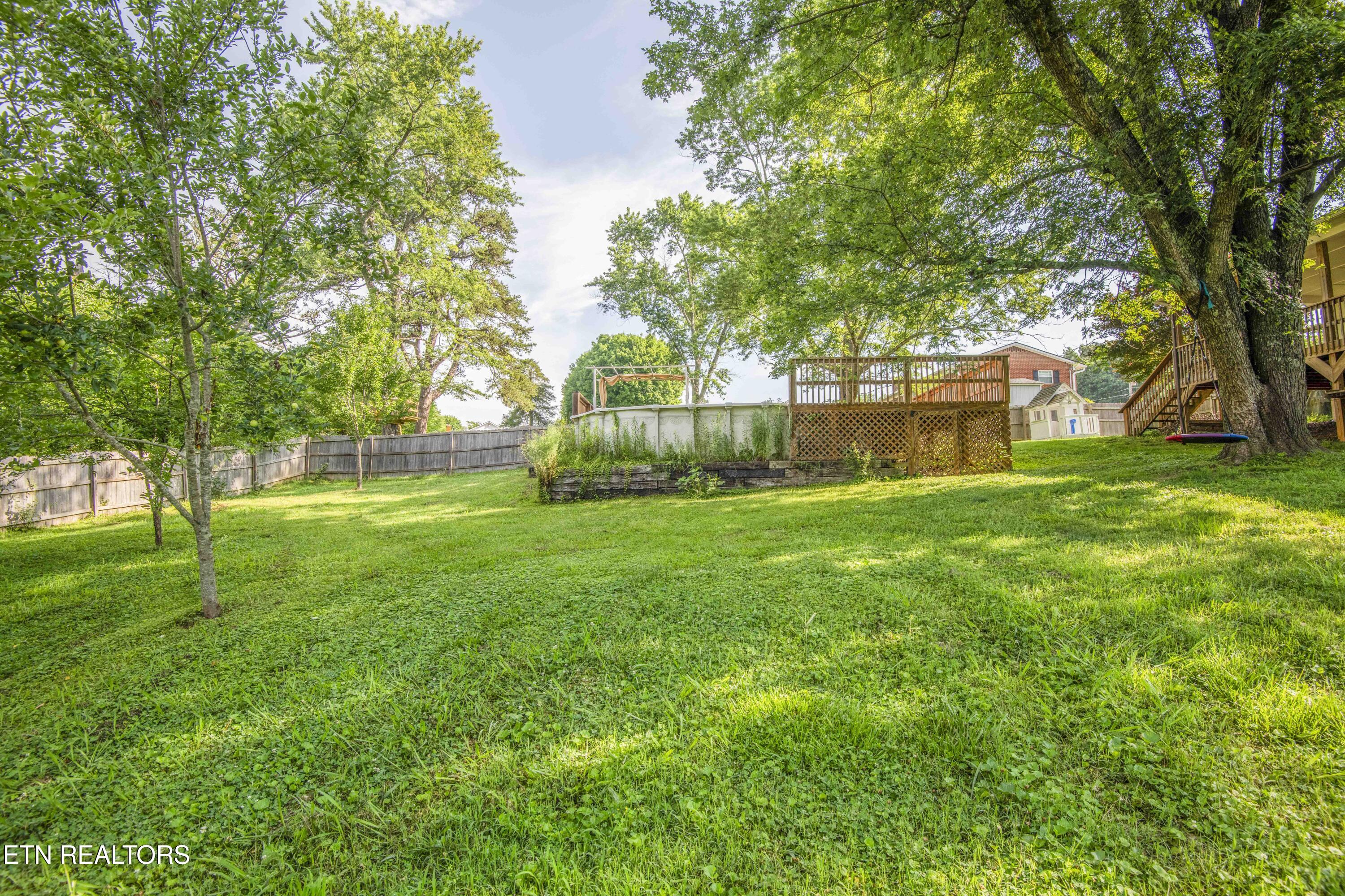 1255 Pinecrest Circle Lenoir City TN 37772
