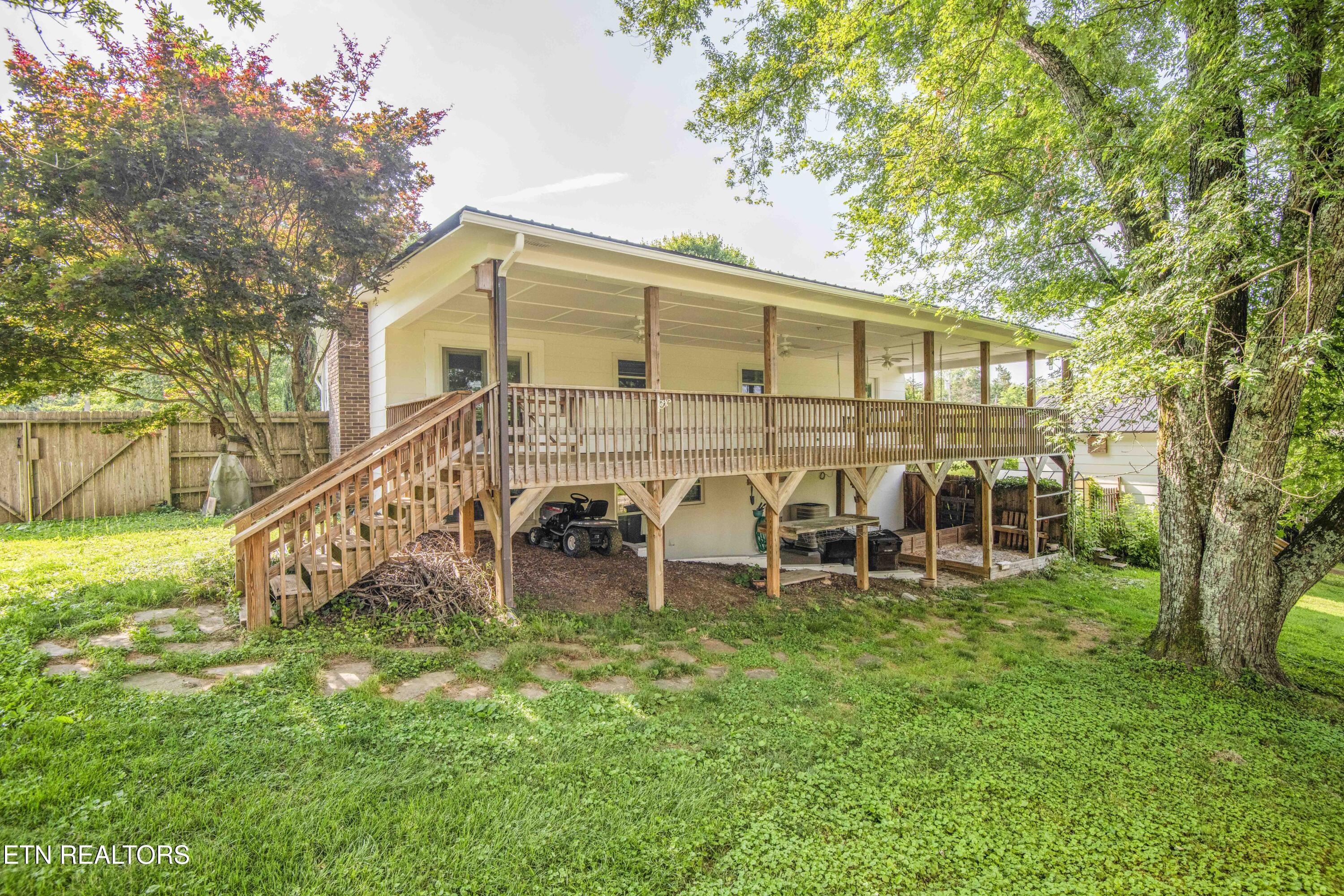 1255 Pinecrest Circle Lenoir City TN 37772