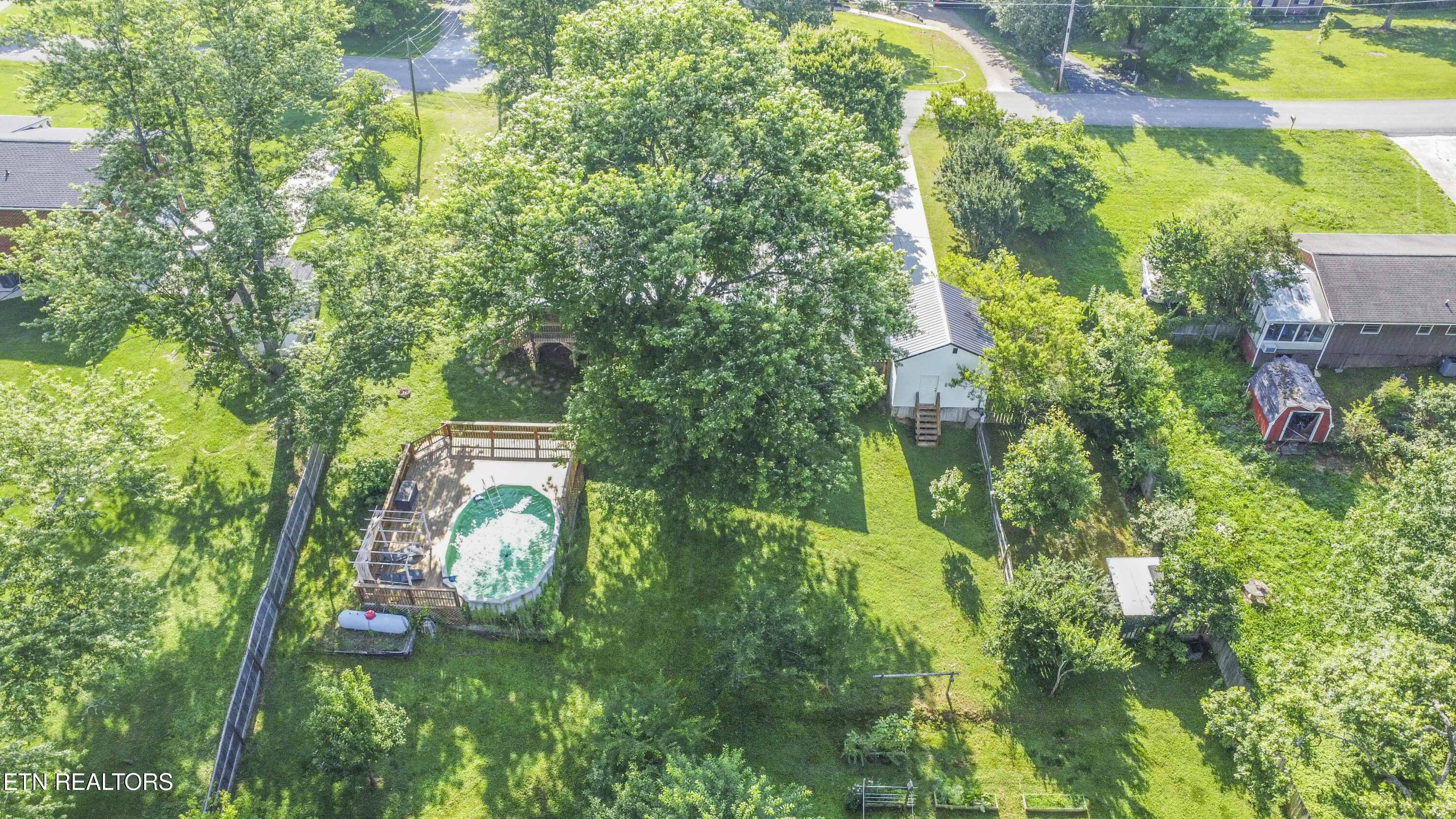 1255 Pinecrest Circle Lenoir City TN 37772