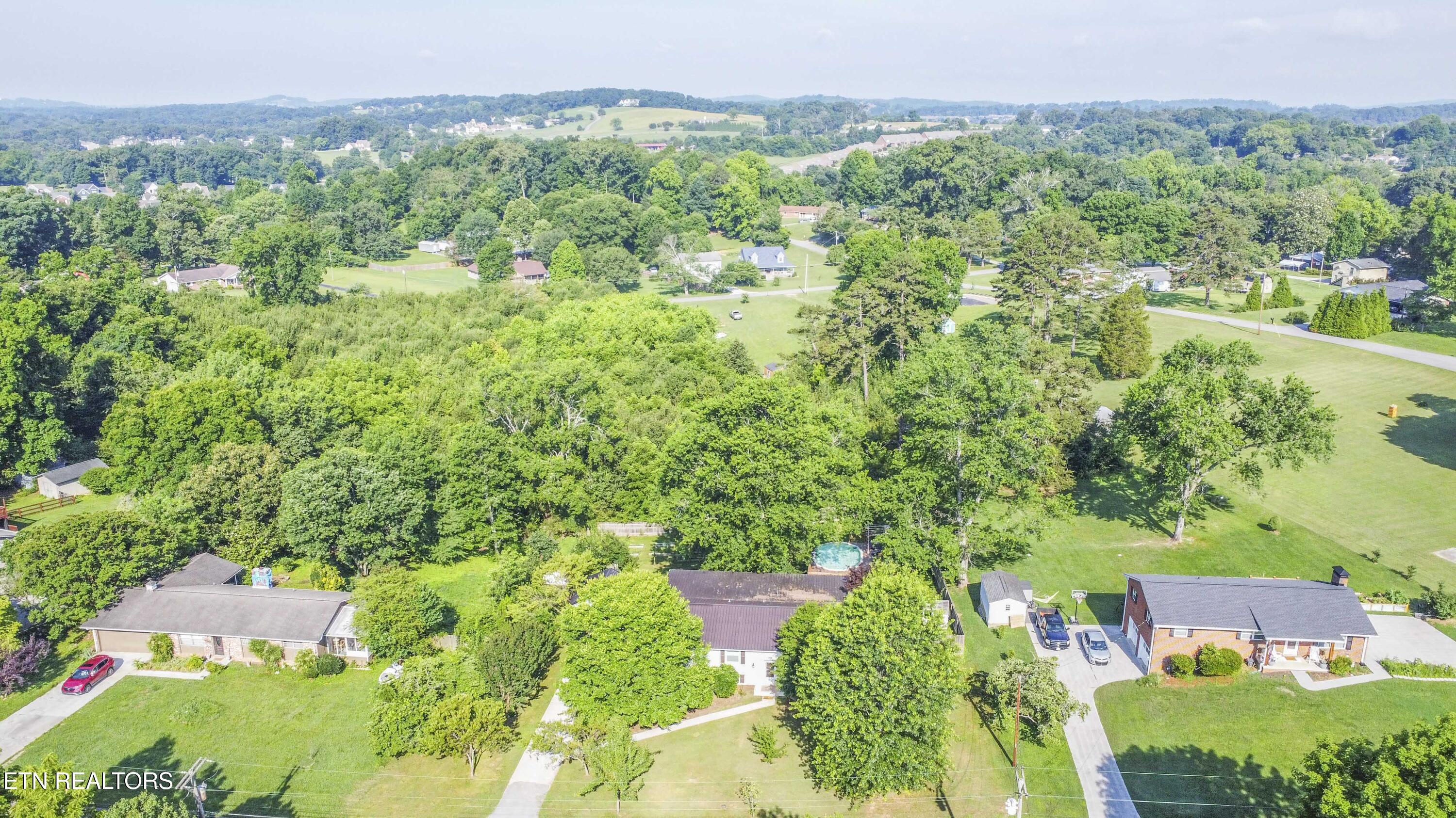 1255 Pinecrest Circle Lenoir City TN 37772