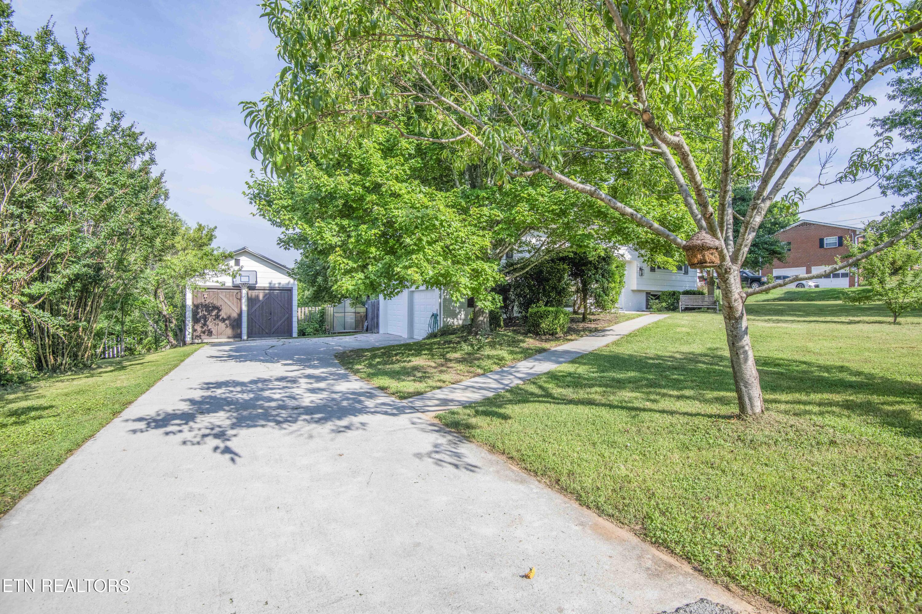 1255 Pinecrest Circle Lenoir City TN 37772