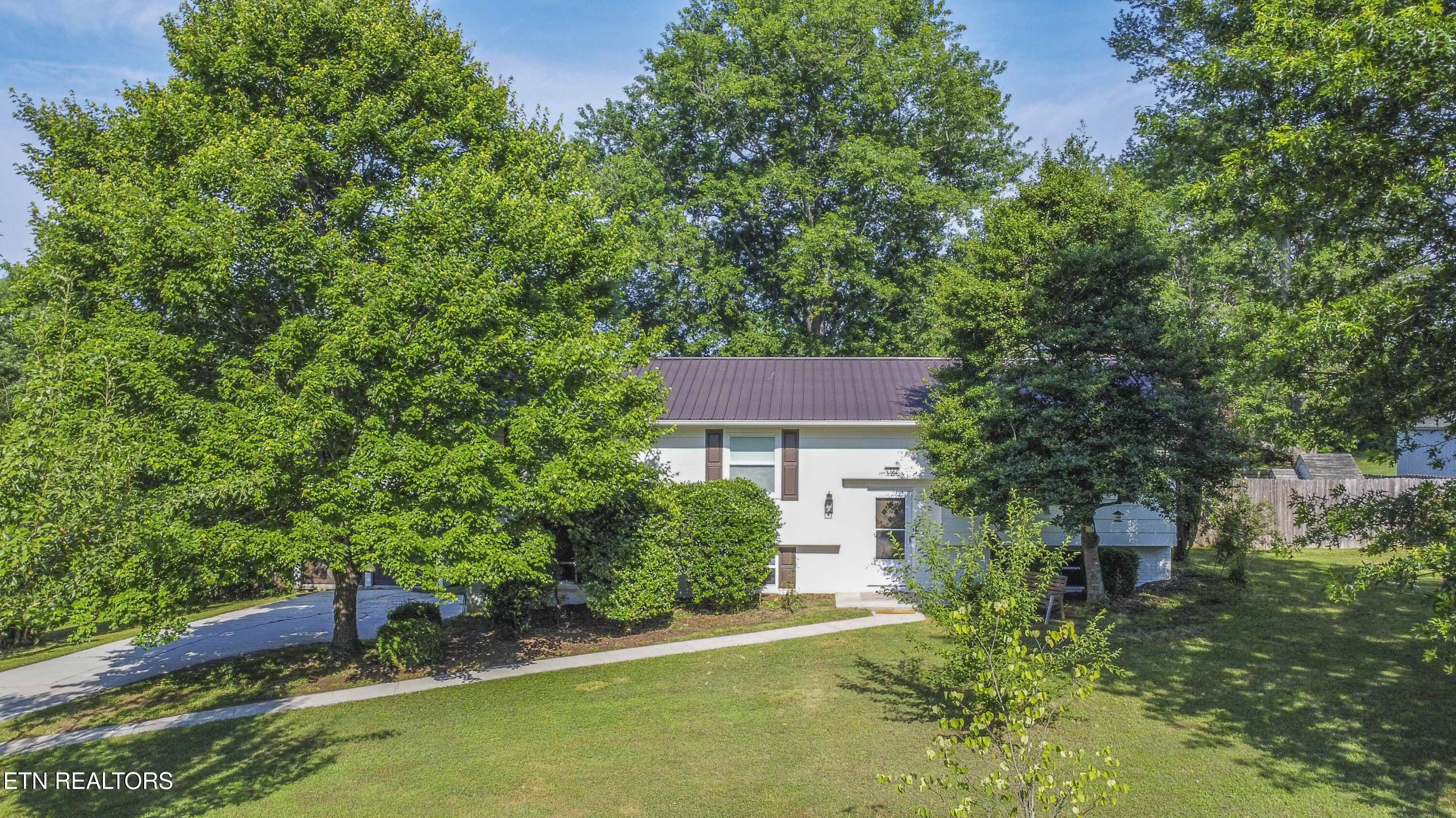 1255 Pinecrest Circle Lenoir City TN 37772