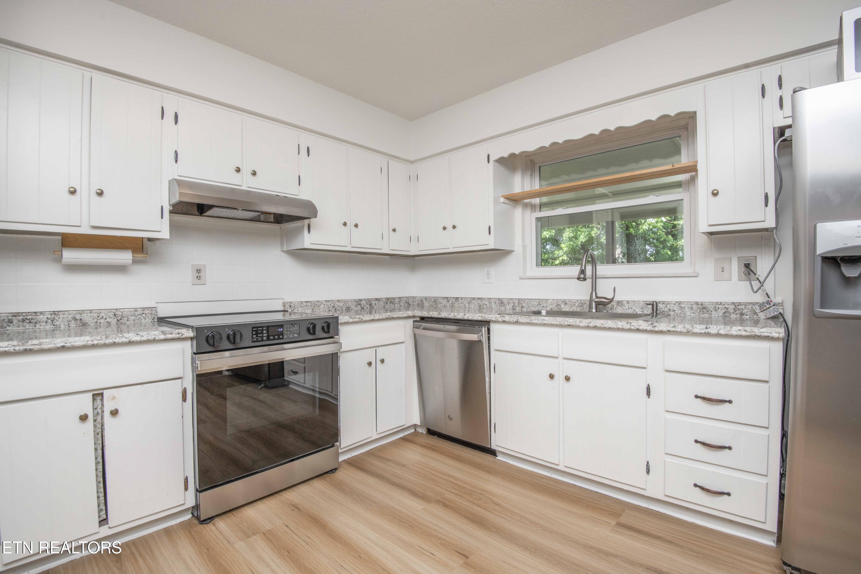 1255 Pinecrest Circle Lenoir City TN 37772