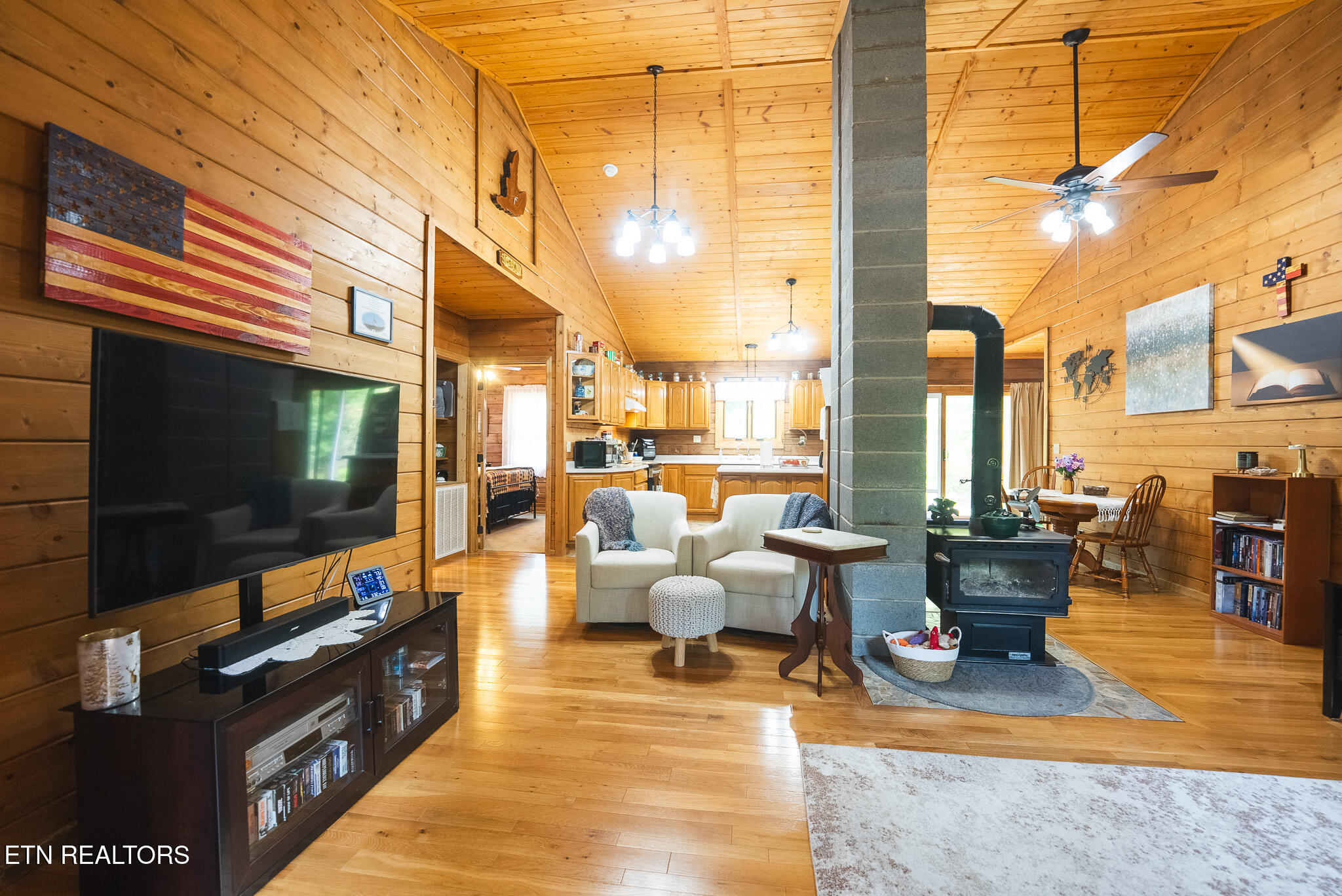 2733 Rackum Road Thorn Hill TN 37881
