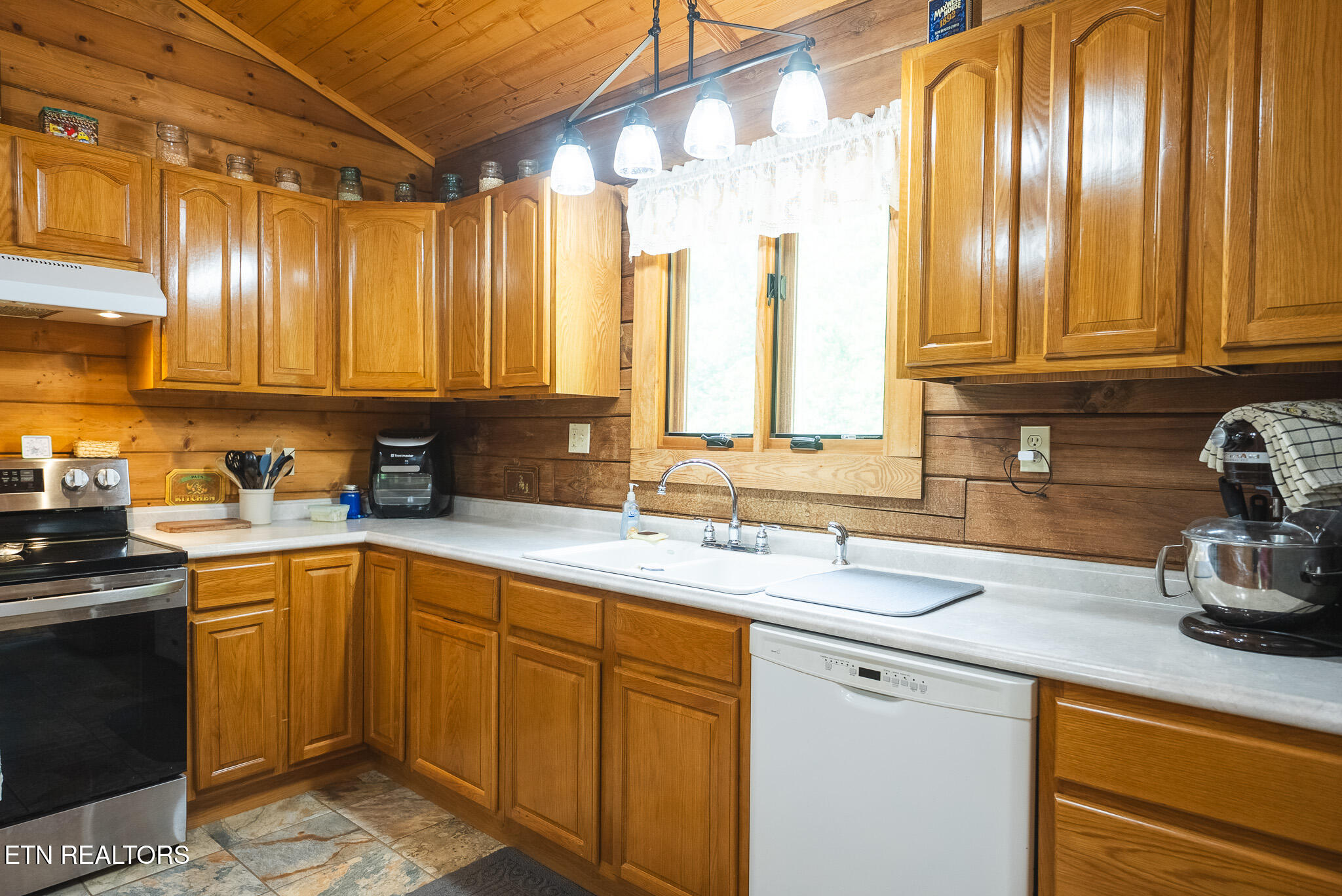 2733 Rackum Road Thorn Hill TN 37881