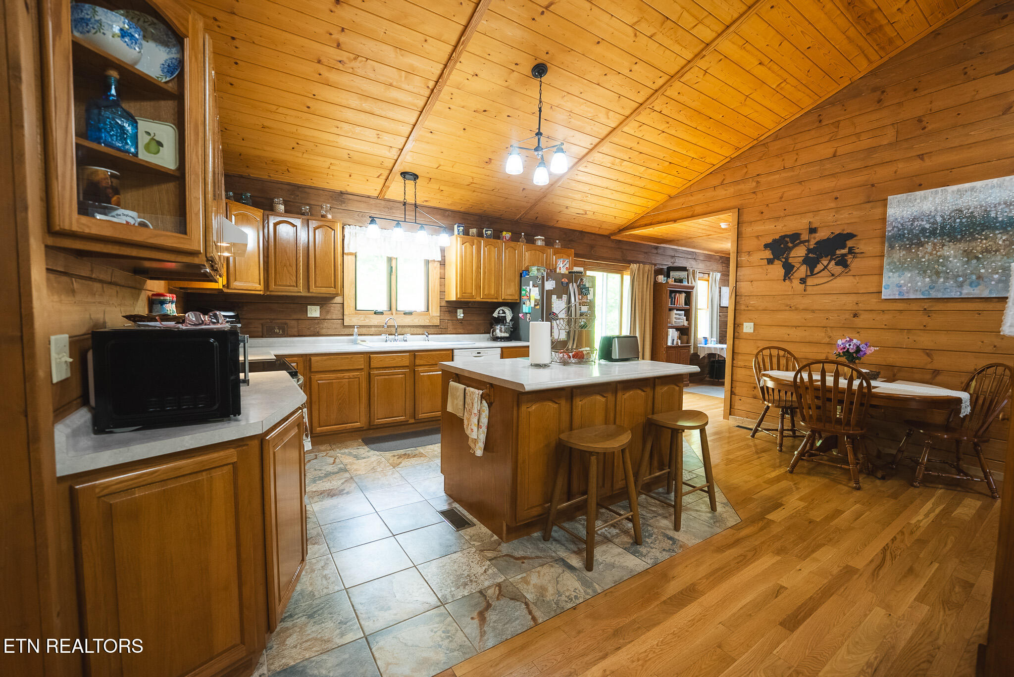 2733 Rackum Road Thorn Hill TN 37881