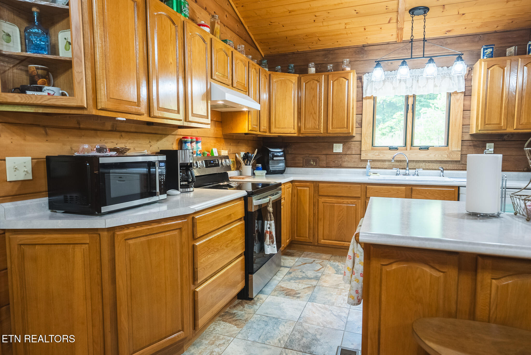 2733 Rackum Road Thorn Hill TN 37881