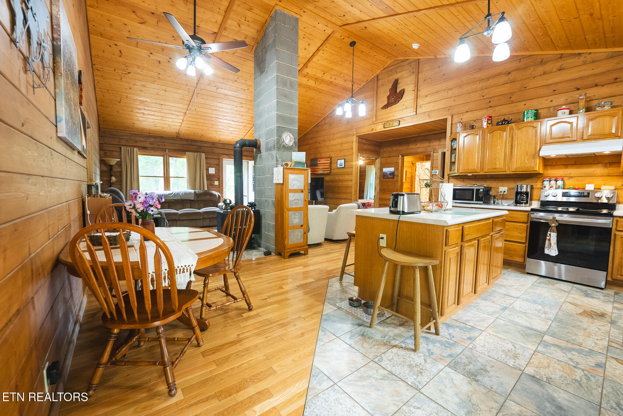 2733 Rackum Road Thorn Hill TN 37881